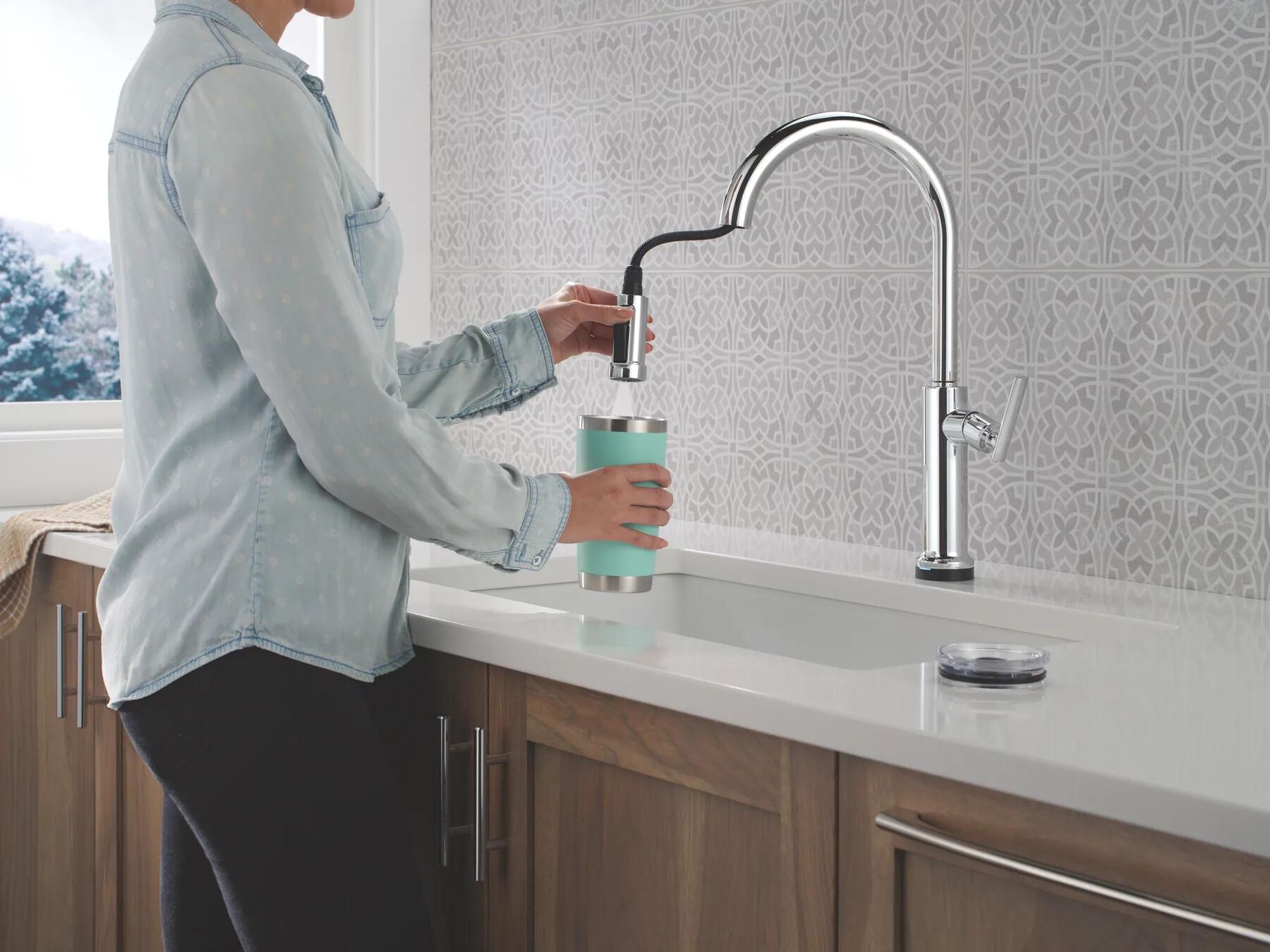 Touch2O&reg; Technology Kitchen Faucet with Touchless Technology