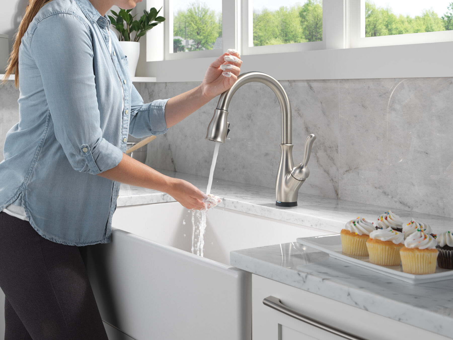 Touch<sub>2</sub>O&reg; Technology Kitchen Faucet with Touchless Technology