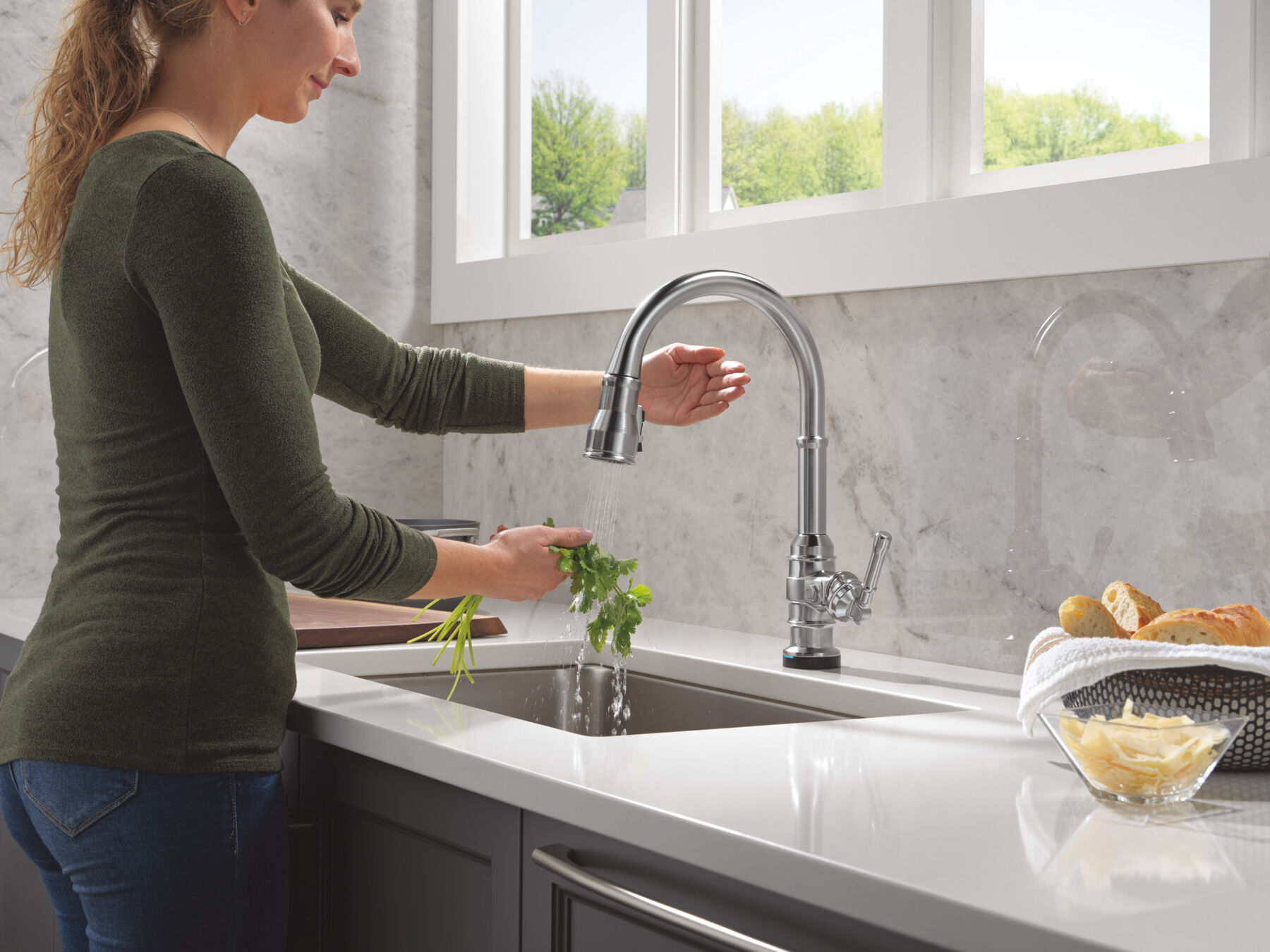 Touch<sub>2</sub>O&reg; Technology Kitchen Faucet with Touchless Technology