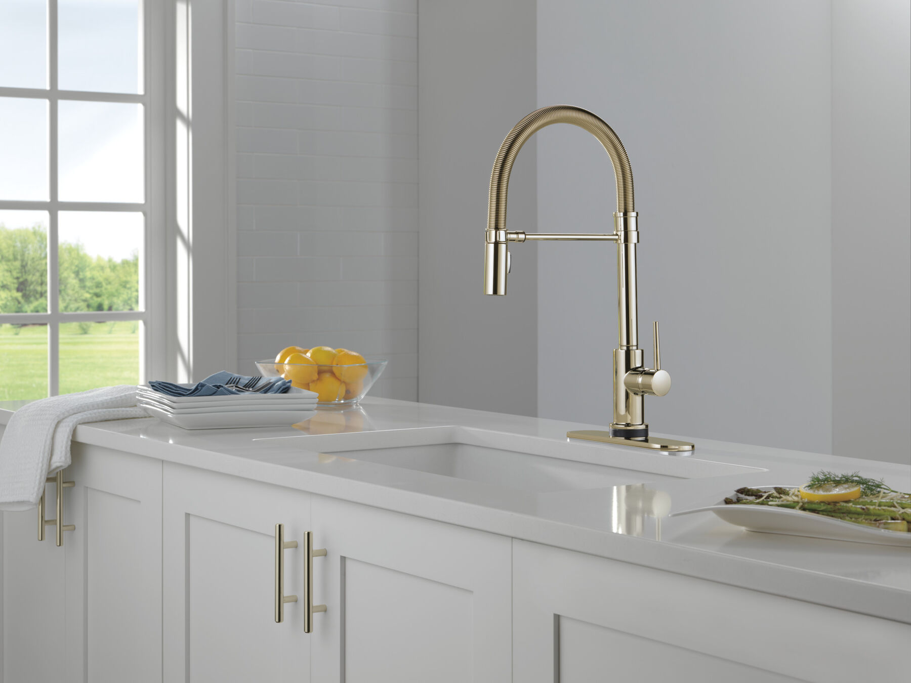 Touch<sub>2</sub>O&reg; Technology Kitchen Faucet with Touchless Technology