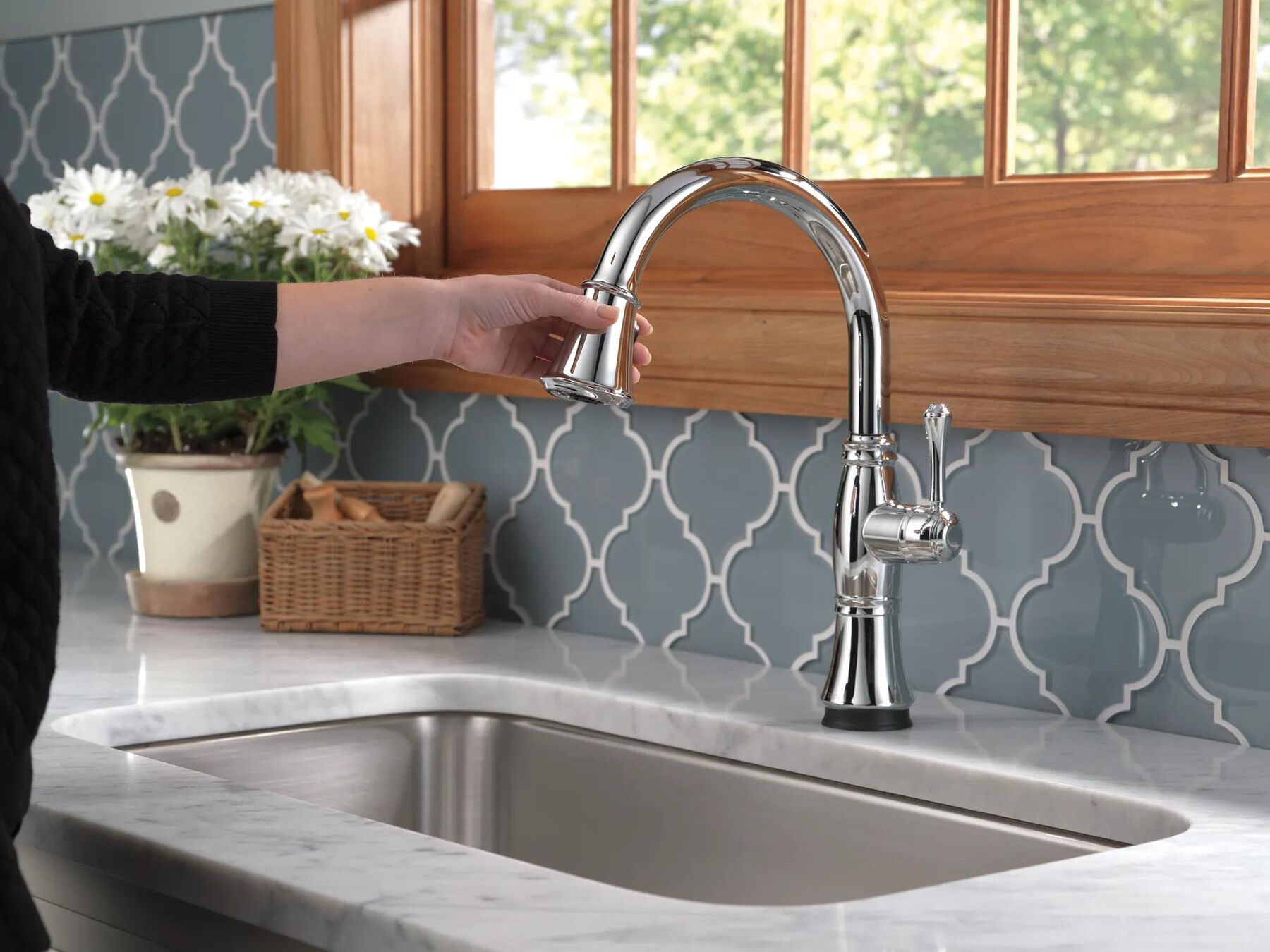 Single Handle Pull-Down Kitchen Faucet with Touch<sub>2</sub>O&reg; and ShieldSpray&reg; Technologies