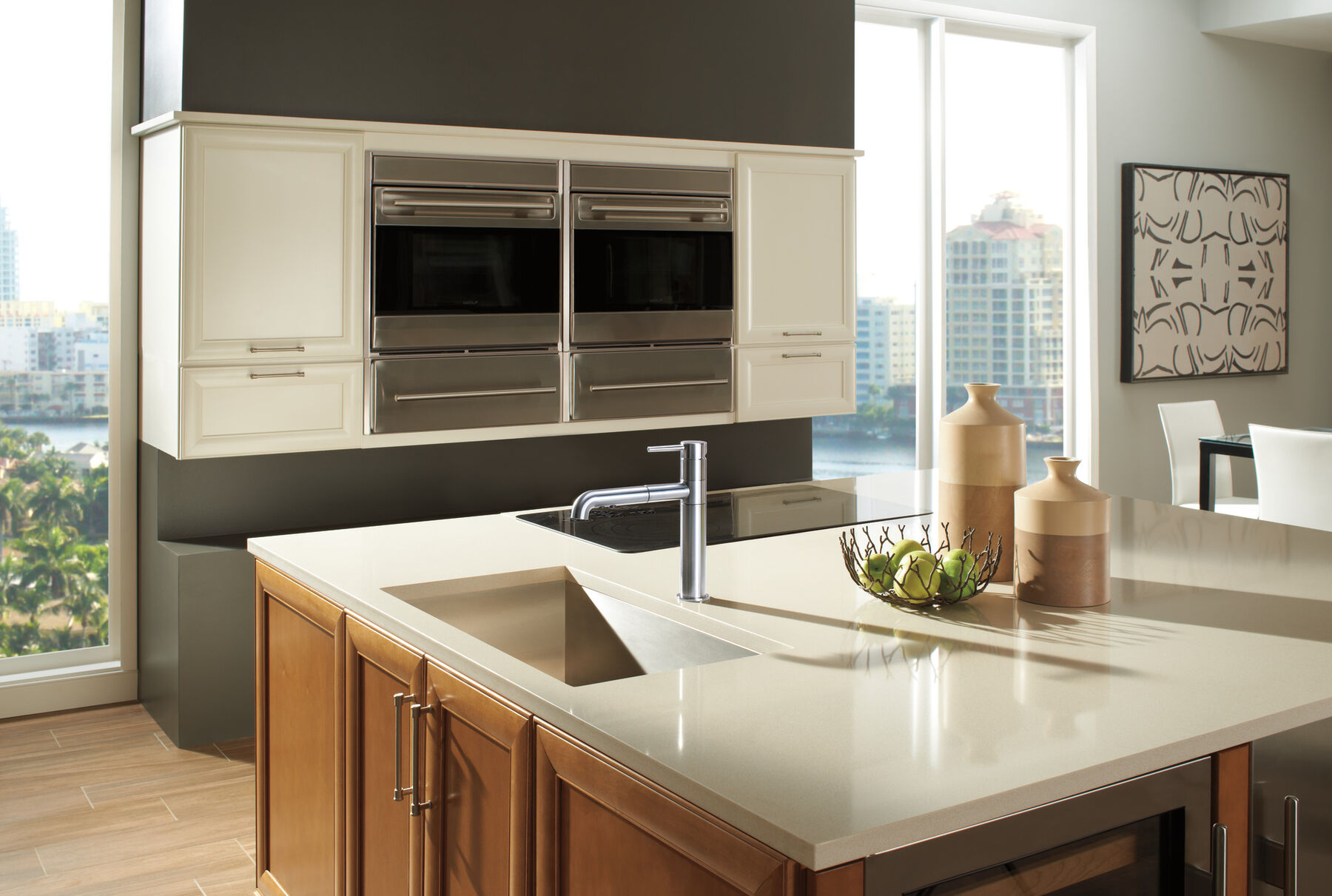 Single Handle Pull-Out Kitchen Faucet