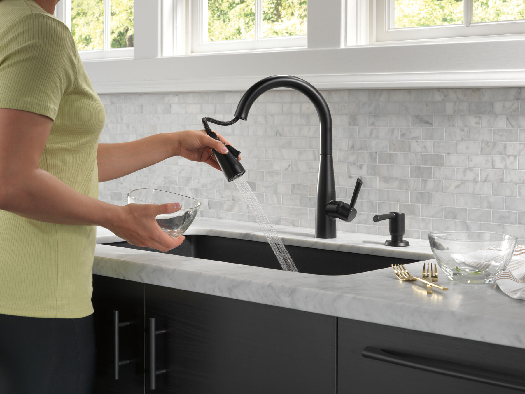 Single Handle Pull-down Kitchen Faucet (Recertified)