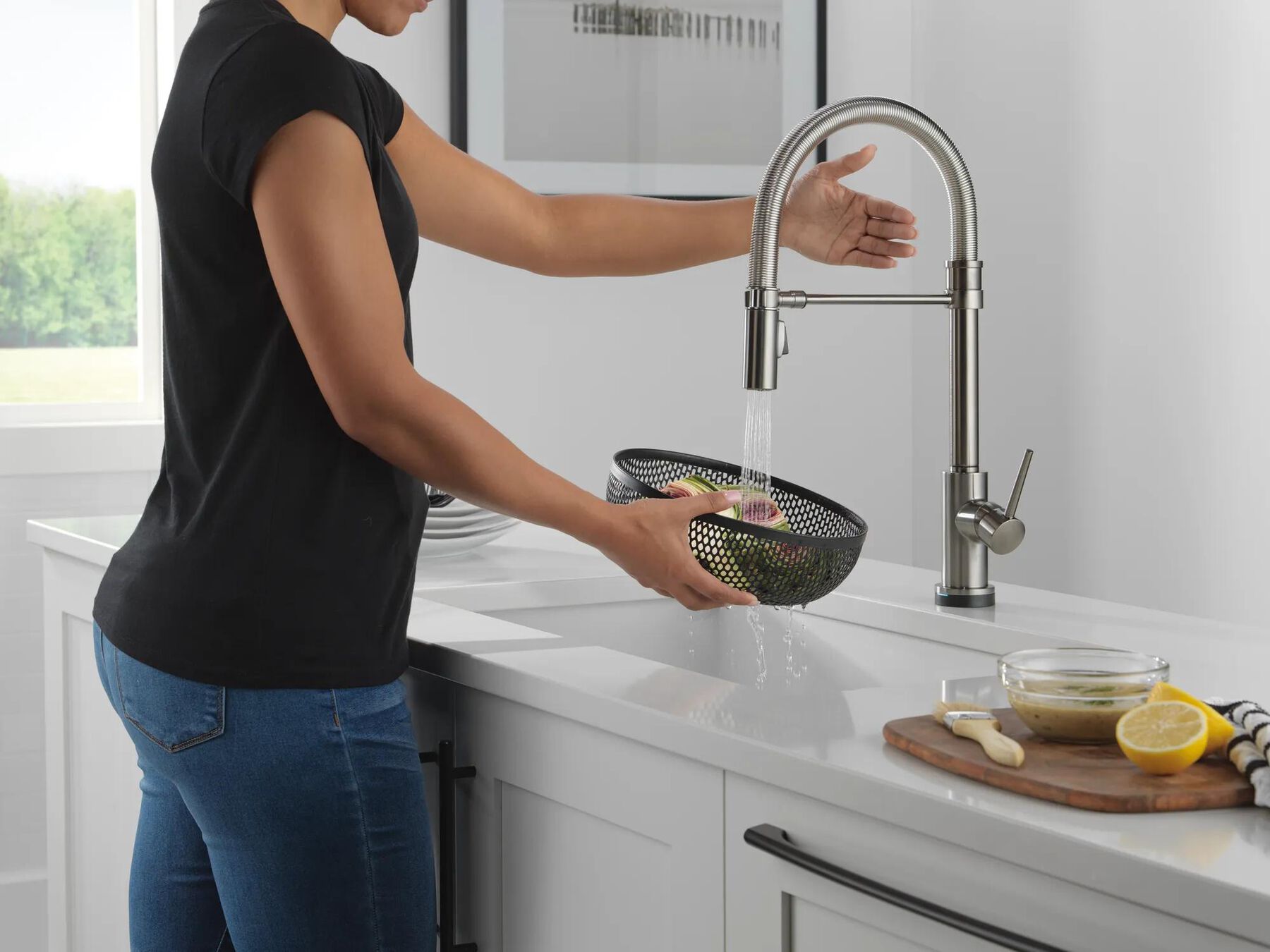 Touch<sub>2</sub>O&reg; Technology Kitchen Faucet with Touchless Technology