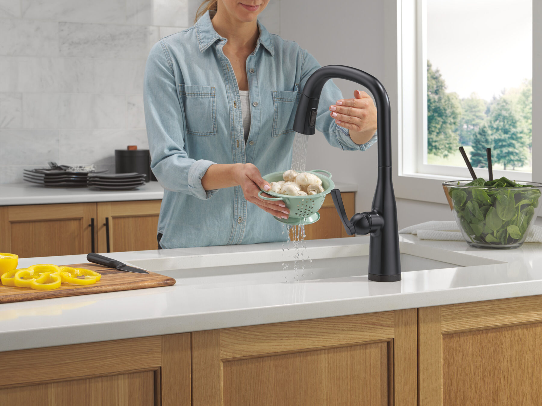 Touch<sub>2</sub>O&reg; Technology Kitchen Faucet with Touchless Technology