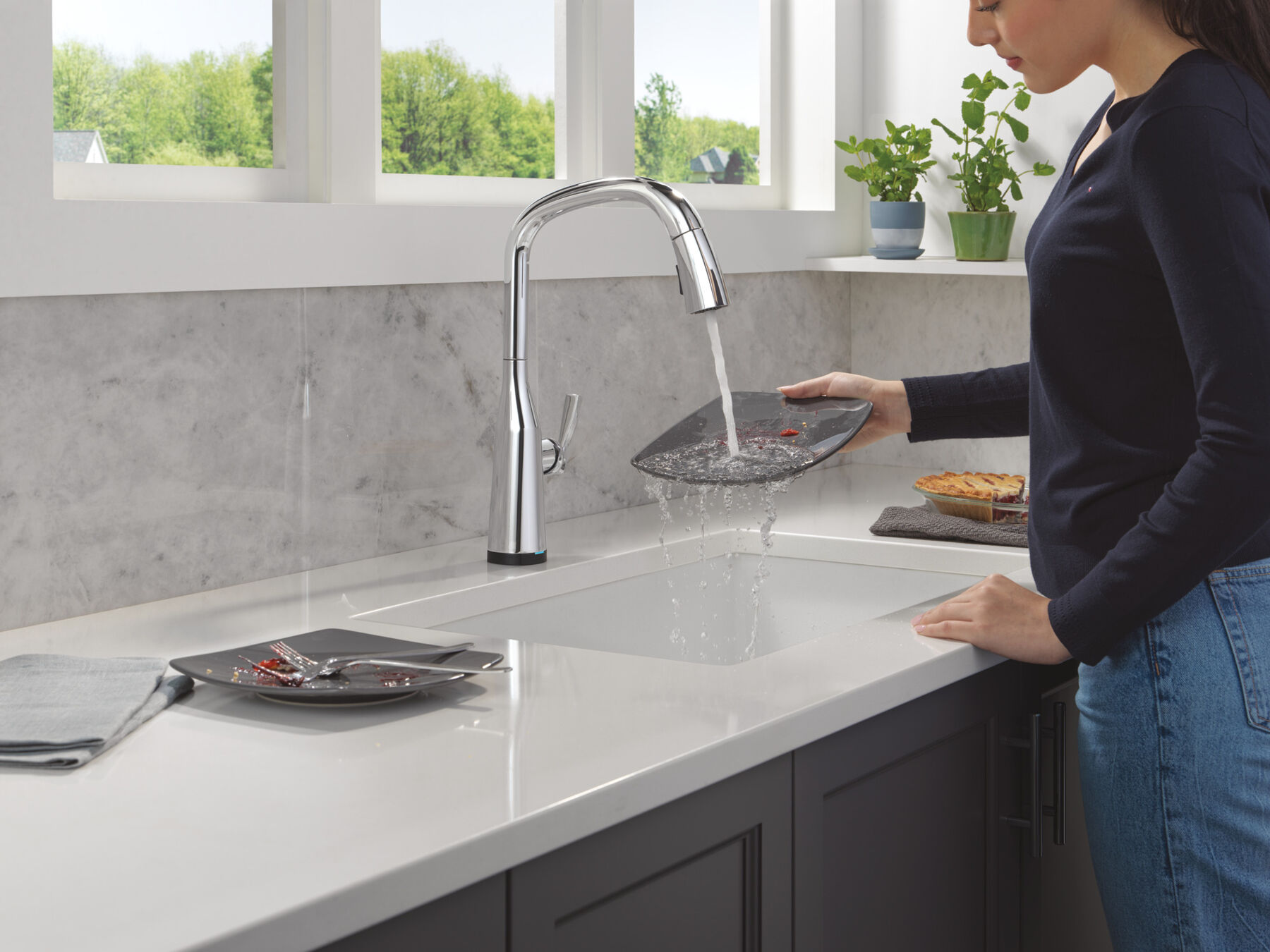 Touch<sub>2</sub>O&reg; Technology Kitchen Faucet with Touchless Technology