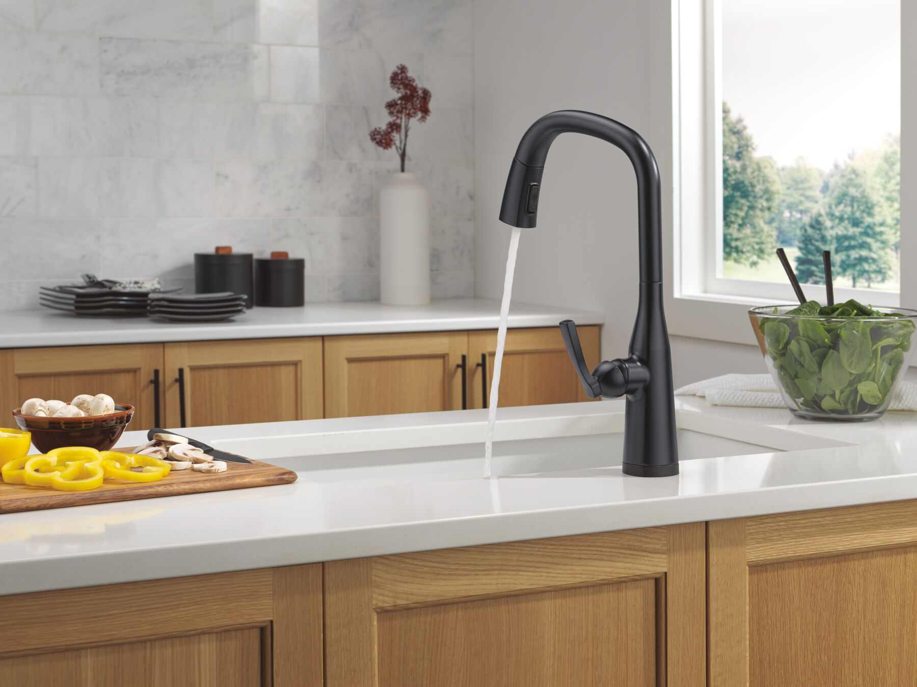 Touch<sub>2</sub>O&reg; Technology Kitchen Faucet with Touchless Technology