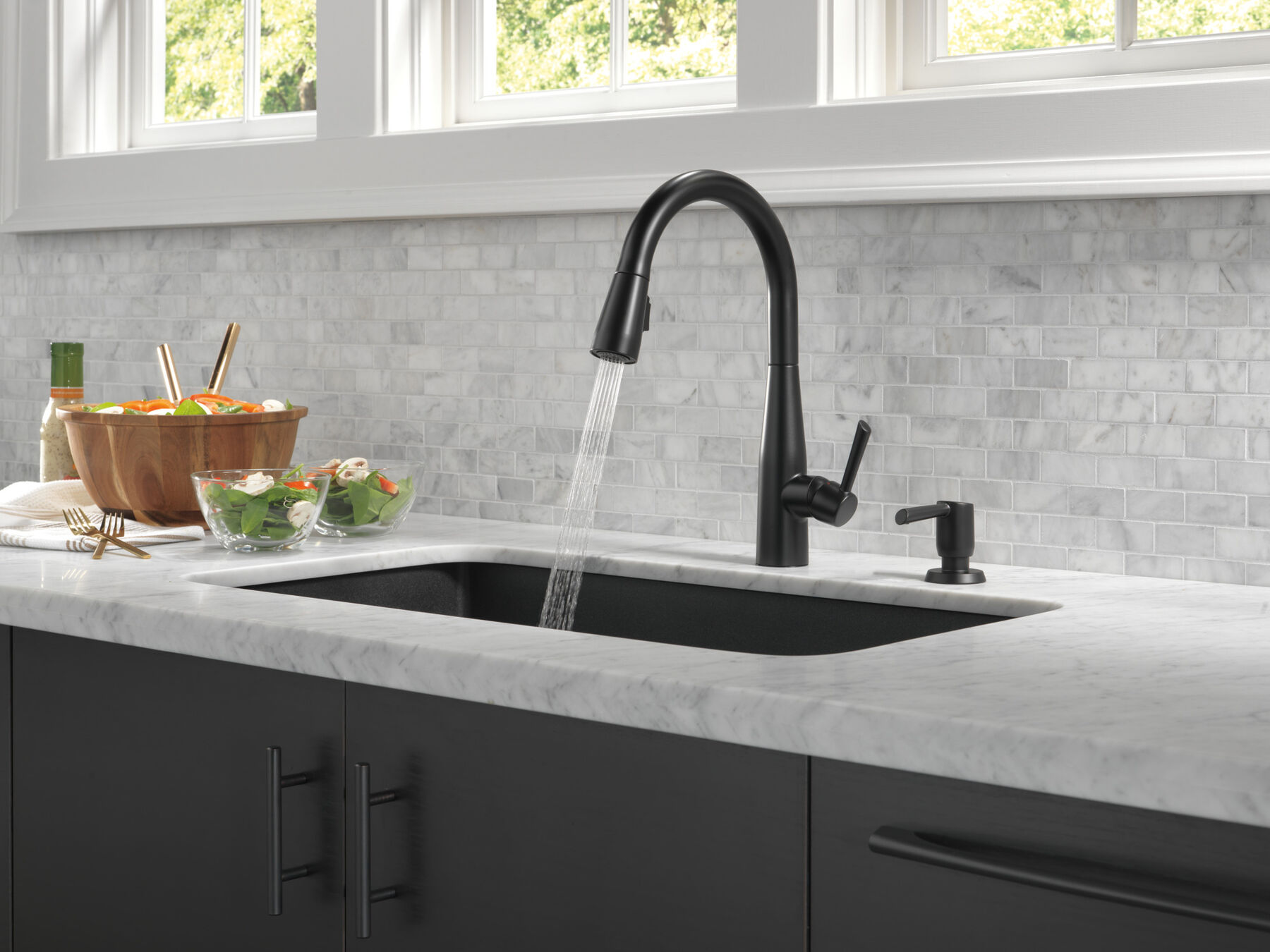 Single Handle Pull-down Kitchen Faucet (Recertified)