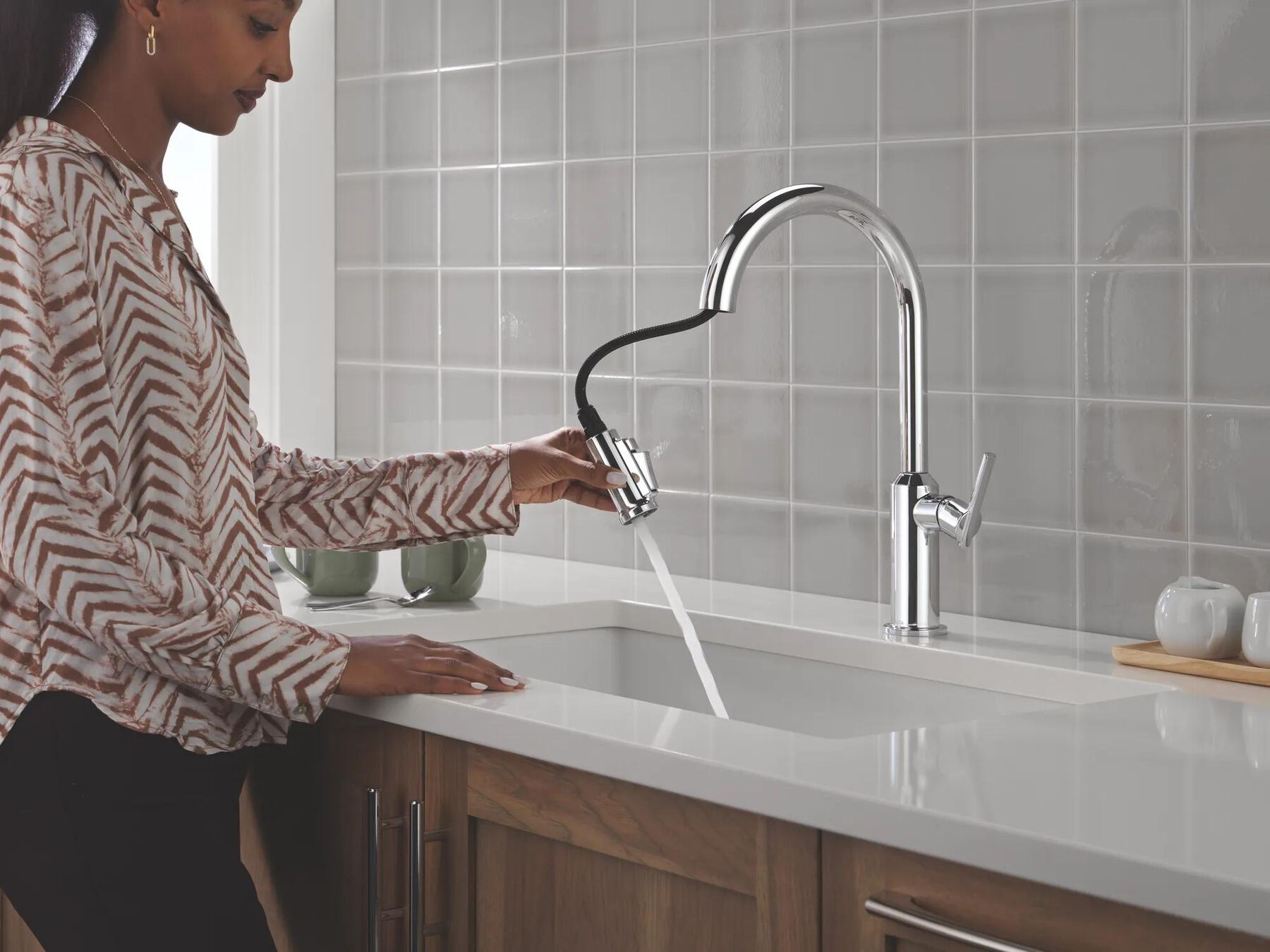 Single Handle Pull-Down Kitchen Faucet