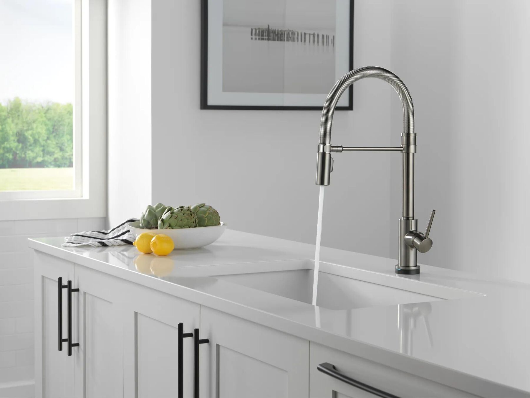 Touch<sub>2</sub>O&reg; Technology Kitchen Faucet with Touchless Technology