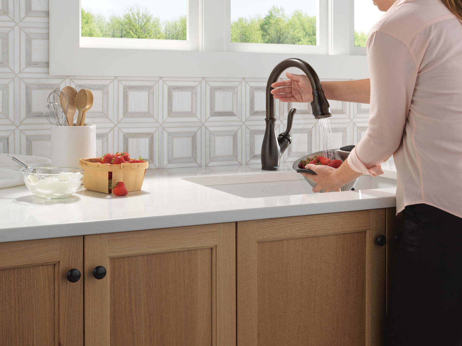 Touch<sub>2</sub>O&reg; Technology Kitchen Faucet with Touchless Technology