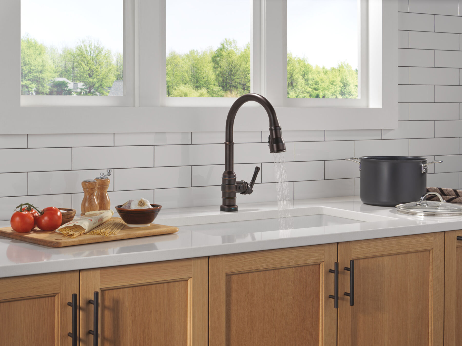 Touch<sub>2</sub>O&reg; Technology Kitchen Faucet with Touchless Technology