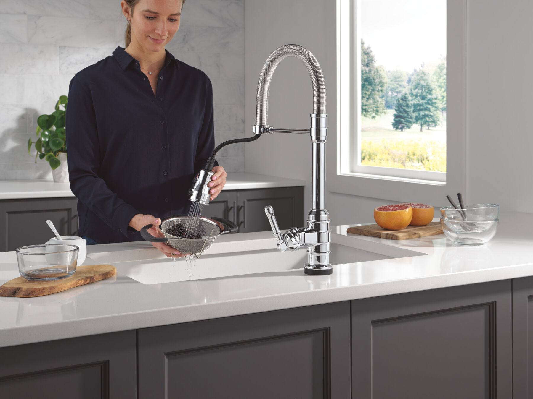 Touch<sub>2</sub>O&reg; Technology Kitchen Faucet with Touchless Technology