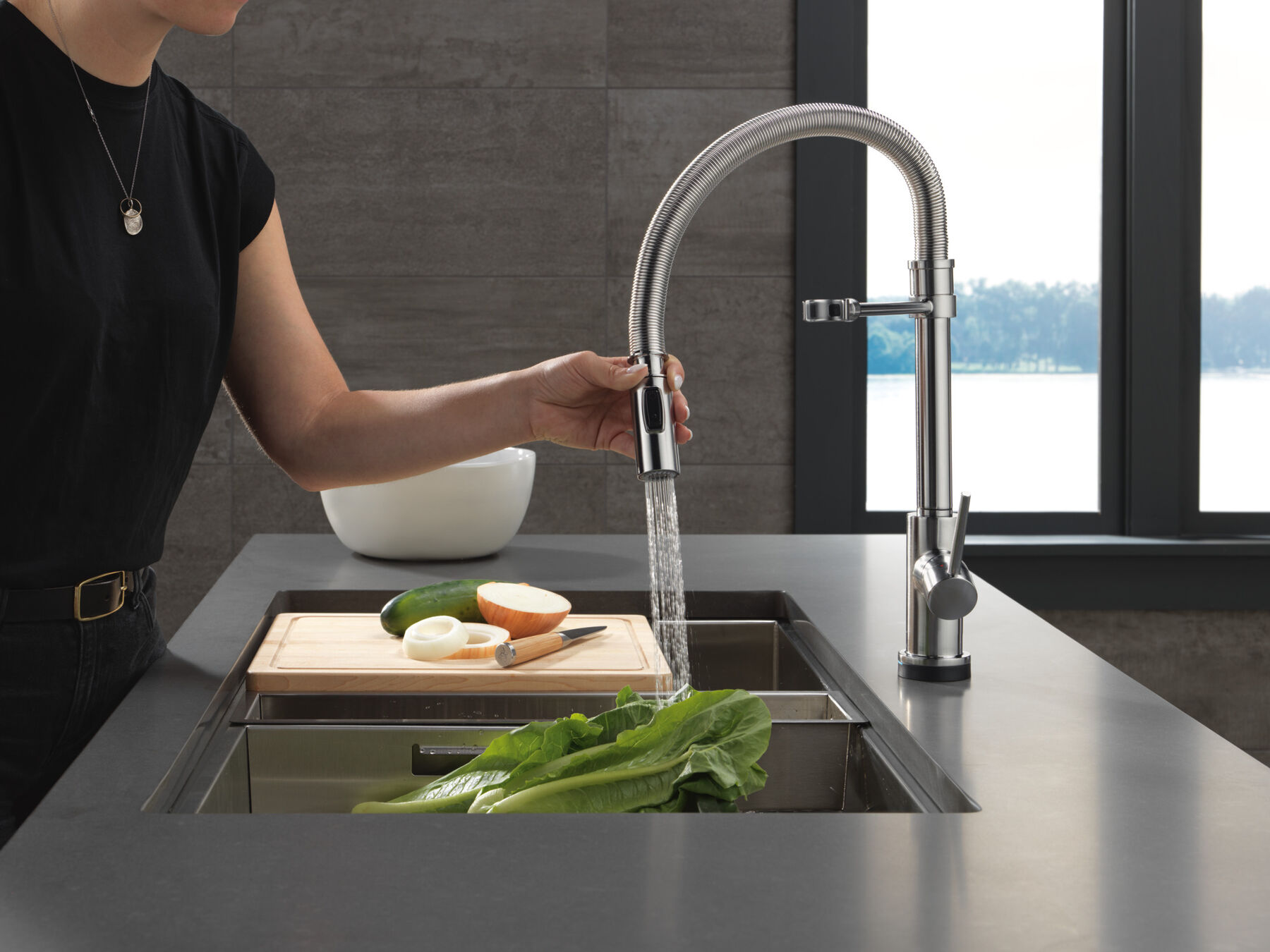 Touch<sub>2</sub>O&reg; Technology Kitchen Faucet with Touchless Technology