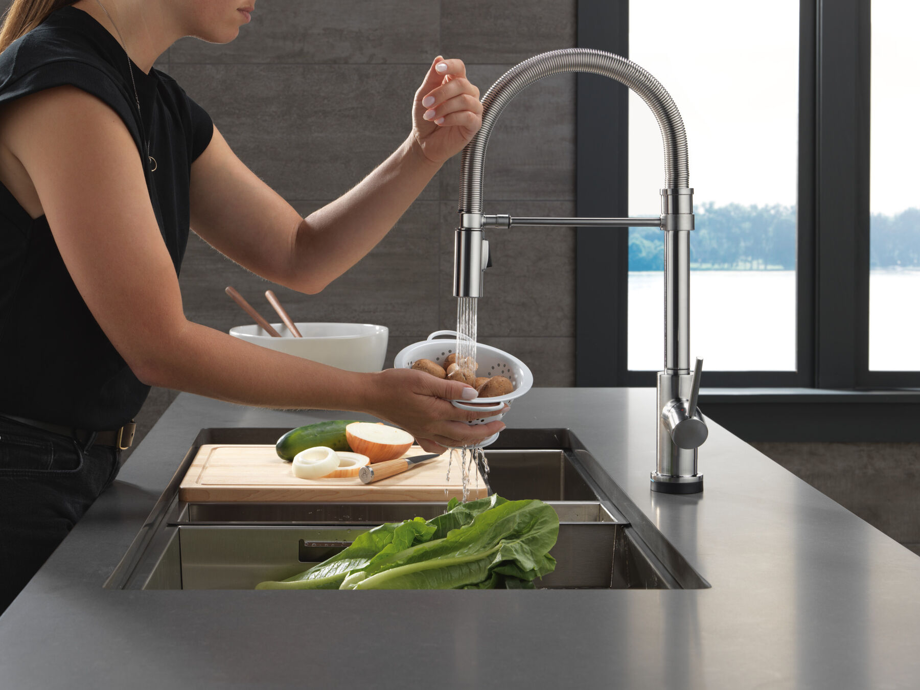 Touch<sub>2</sub>O&reg; Technology Kitchen Faucet with Touchless Technology