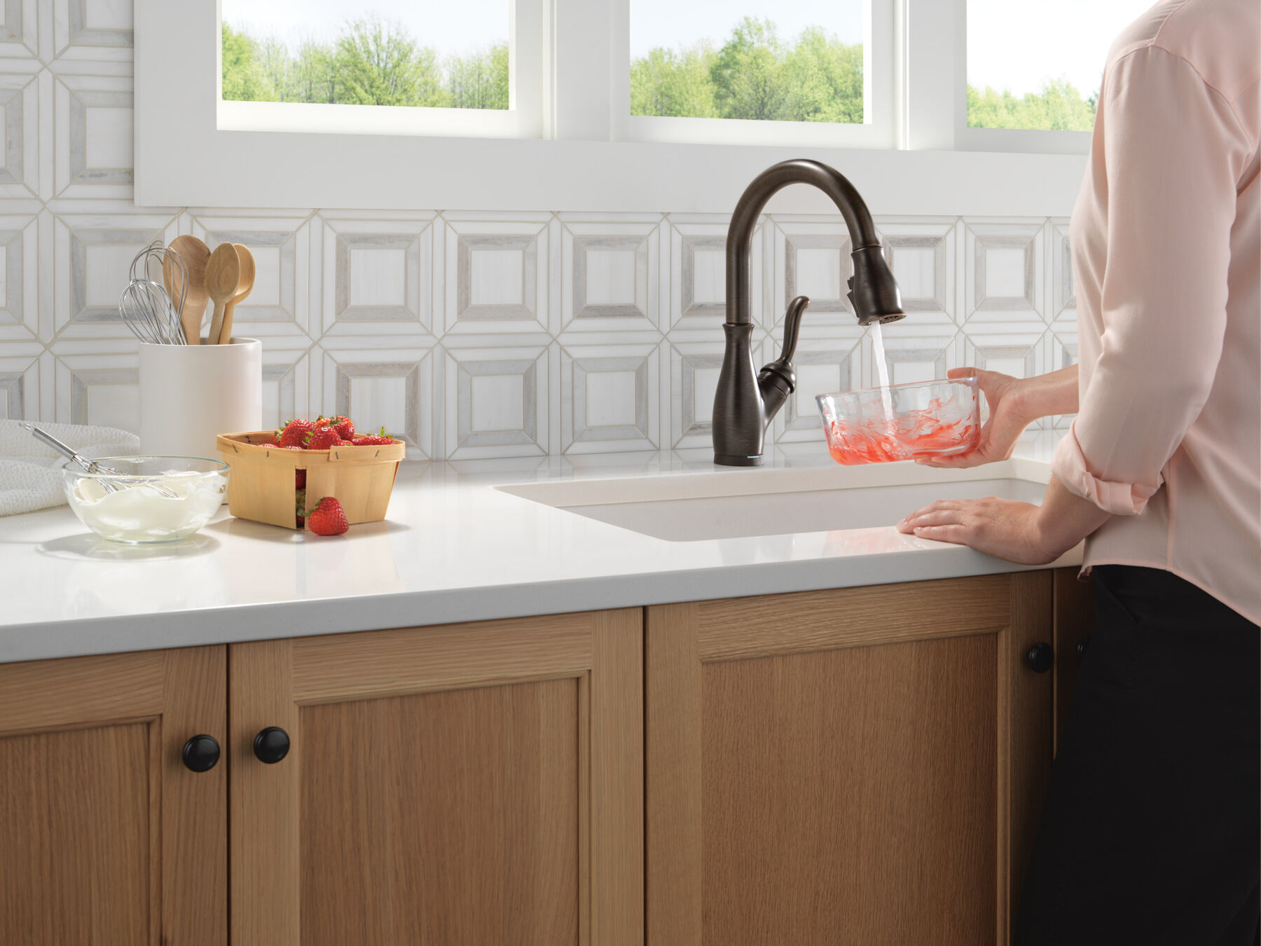 Touch2O&reg; with Touchless&trade; Pull-Down Kitchen with Soap Disp Bundle