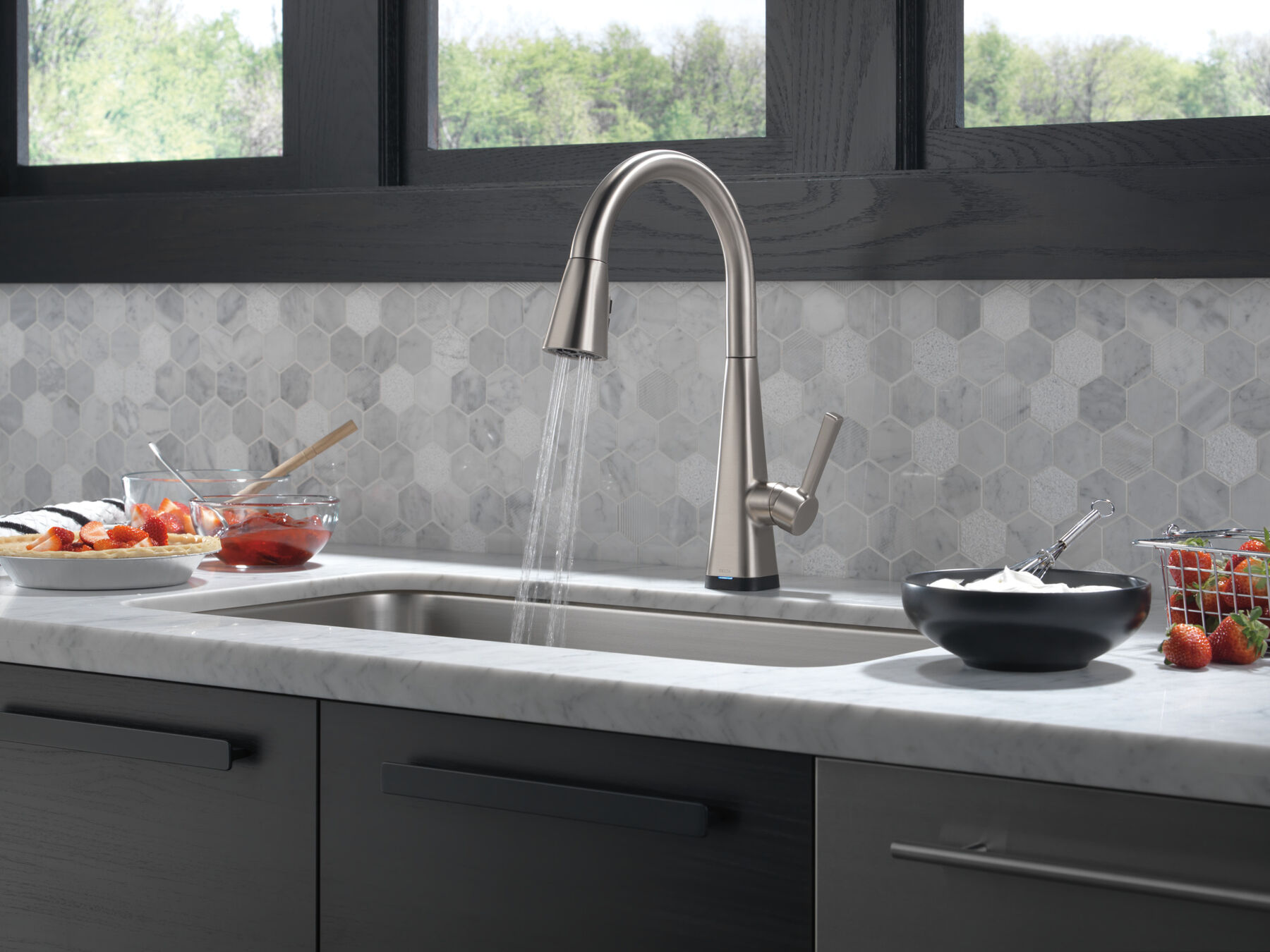 Single-Handle Pull-Down Kitchen Faucet with Touch<sub>2</sub>O&reg; Technology