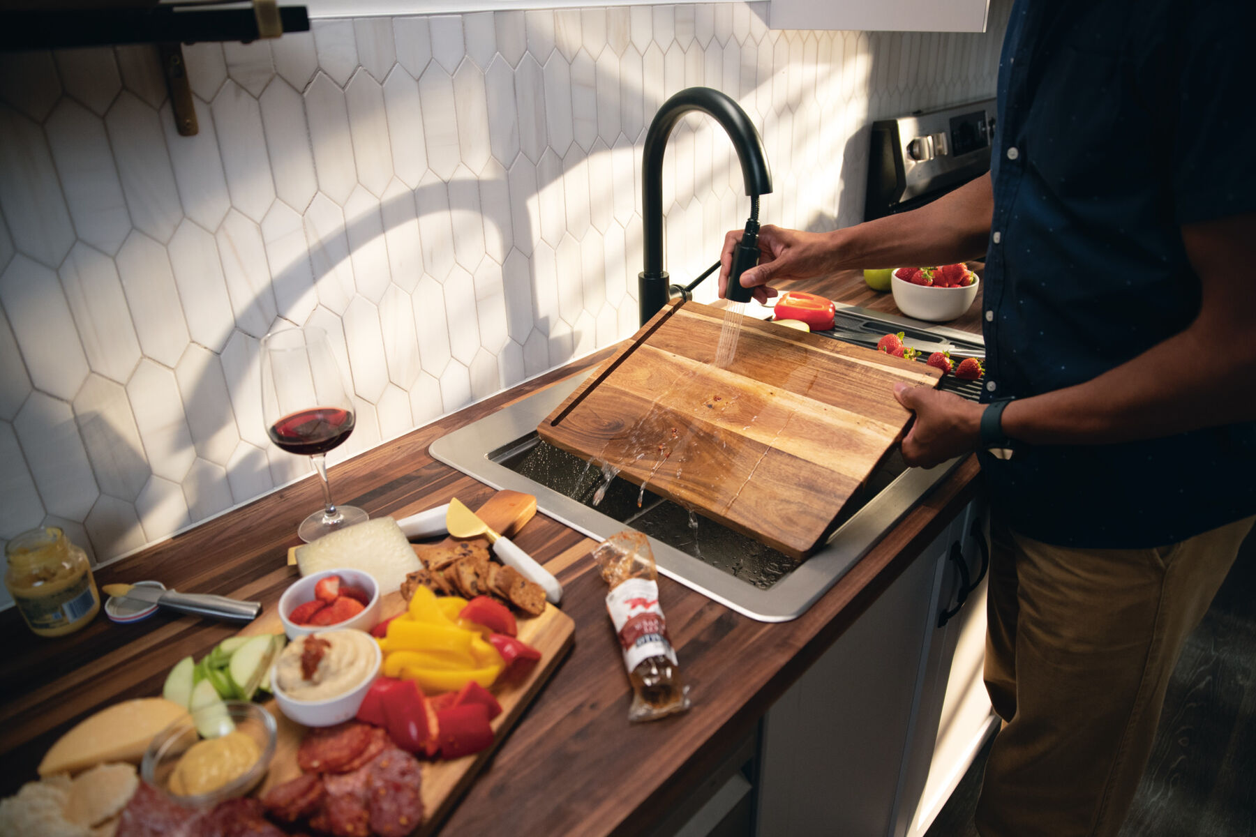 33&rdquo; Workstation Kitchen Sink Drop-In Top Mount Stainless Steel Single Bowl with WorkFlow&trade; Ledge and Accessories