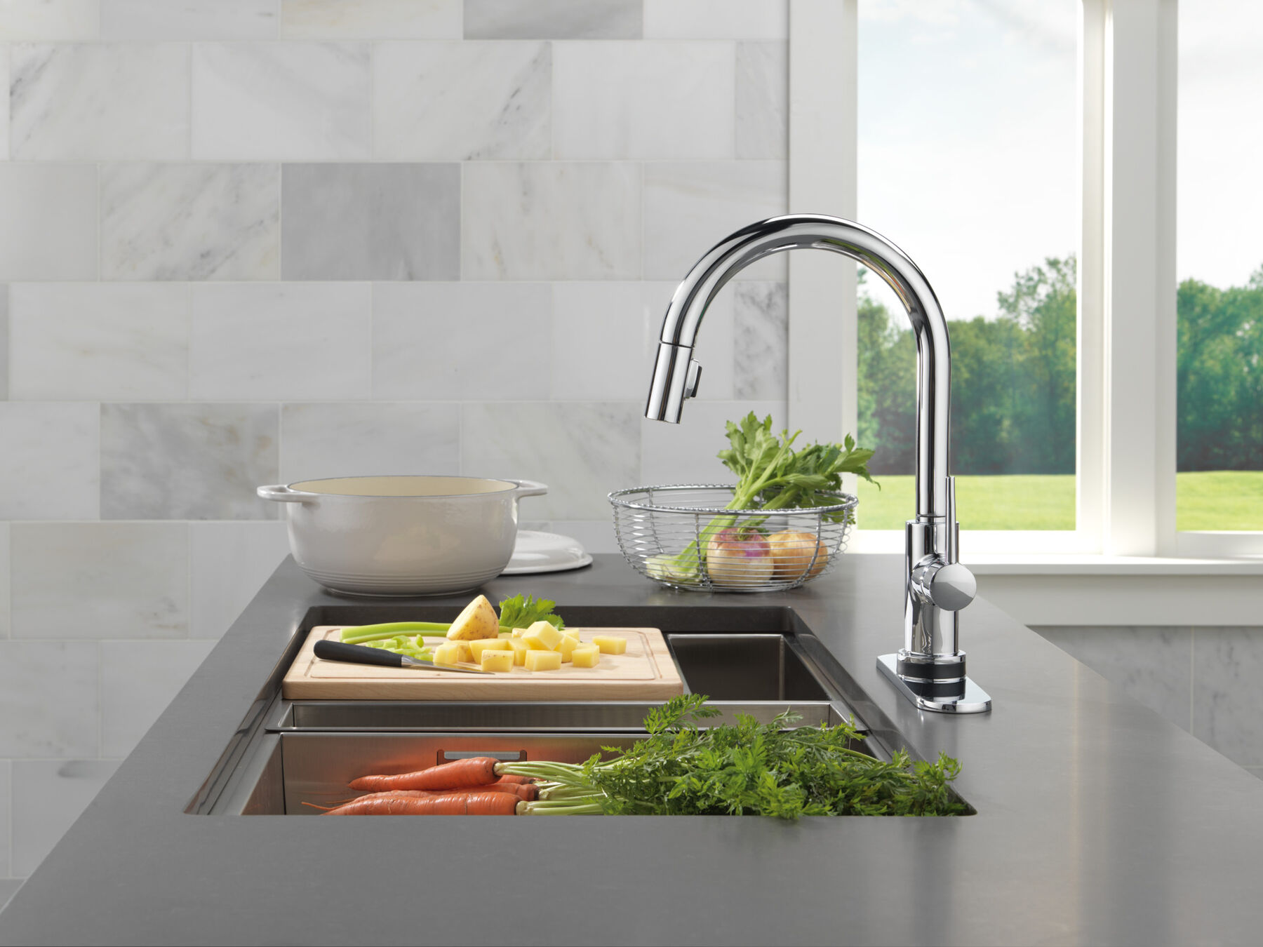 VoiceIQ&reg; Kitchen Faucet with Touch<sub>2</sub>O&reg; Technology with Touchless Technology