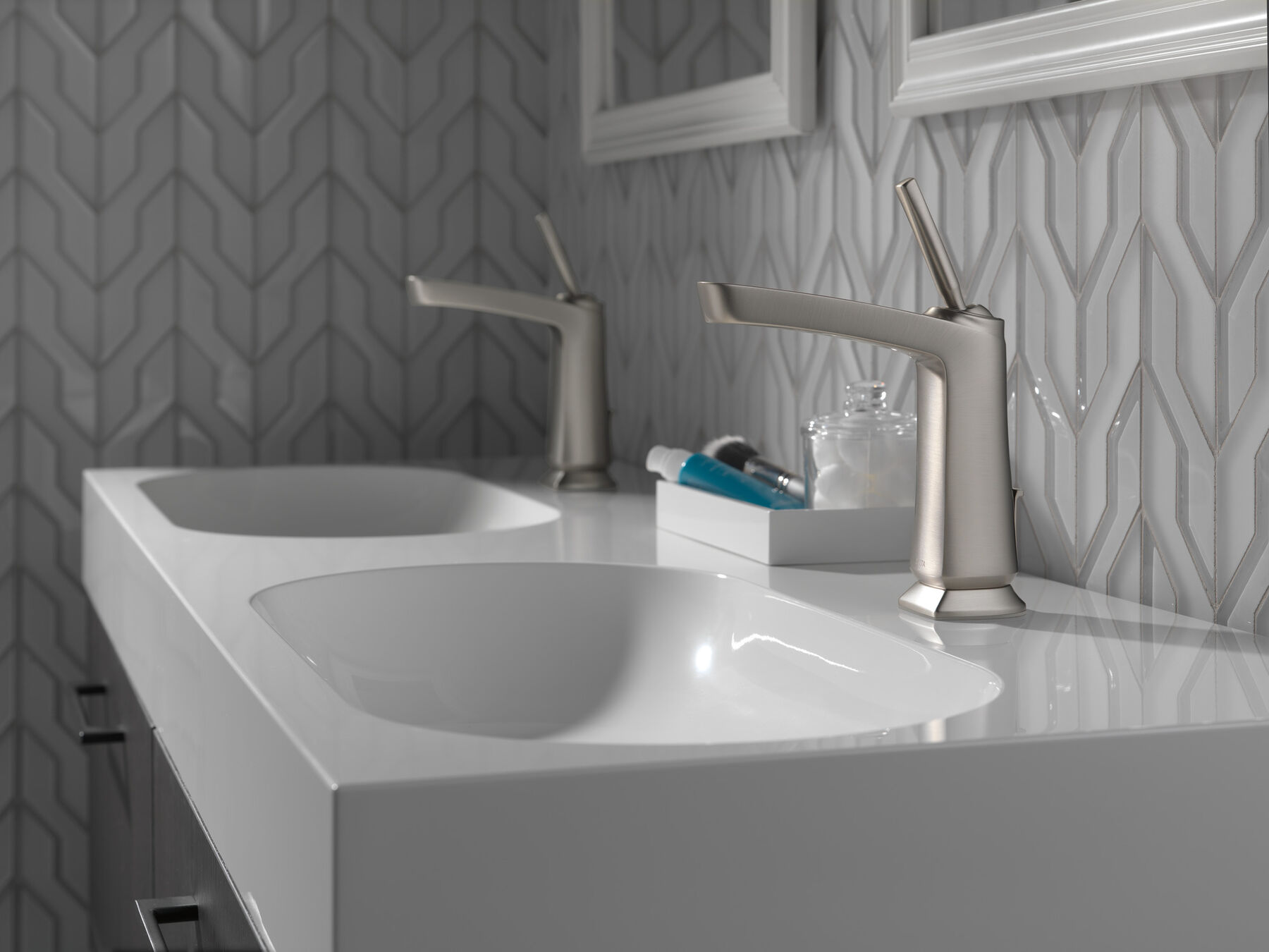 Single Handle Centerset Bathroom Faucet