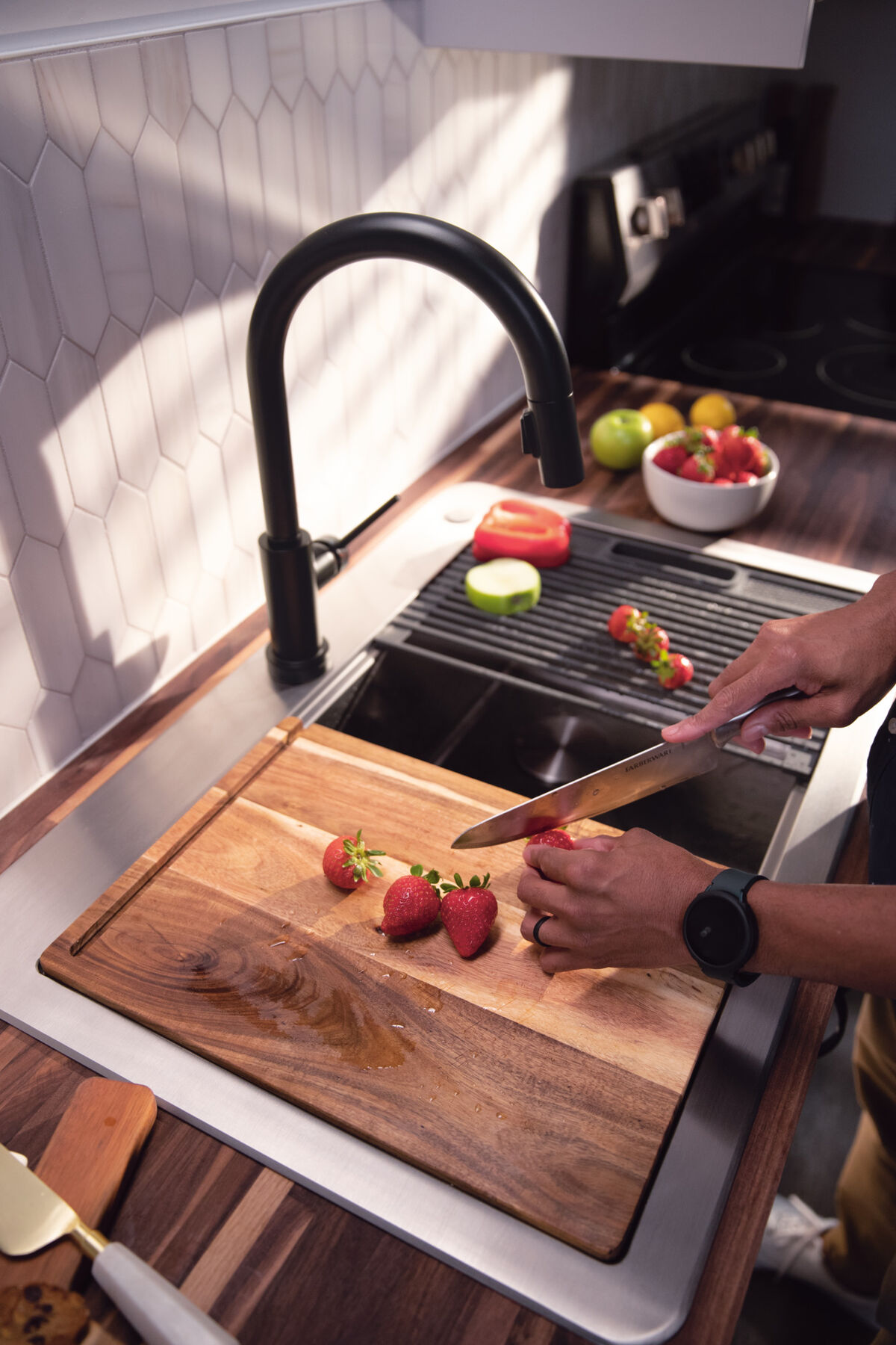 33&rdquo; Workstation Kitchen Sink Drop-In Top Mount Stainless Steel Single Bowl with WorkFlow&trade; Ledge and Accessories