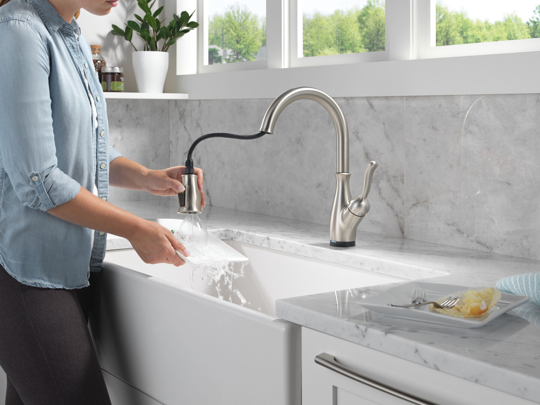 Touch<sub>2</sub>O&reg; Technology Kitchen Faucet with Touchless Technology
