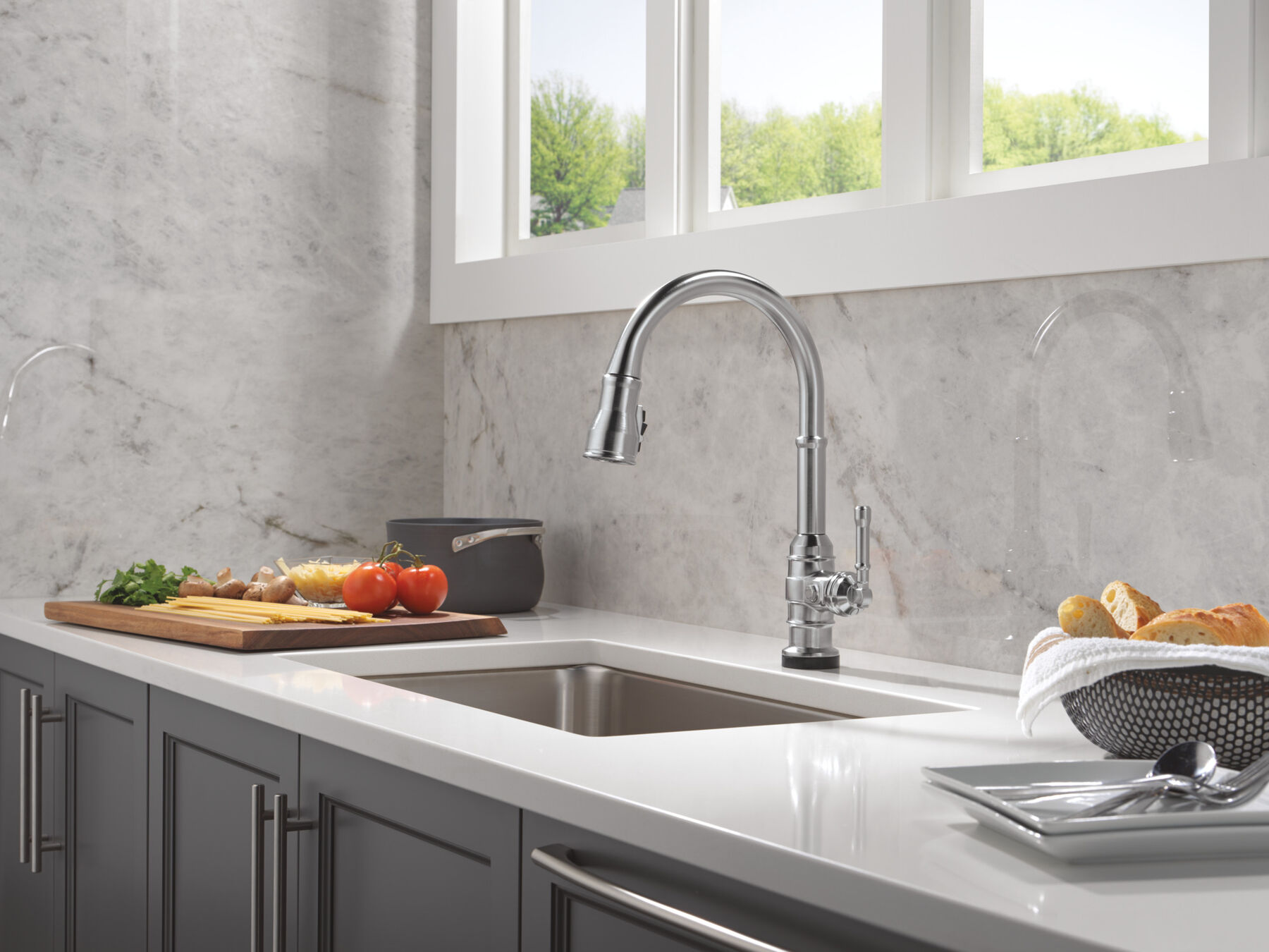 Touch<sub>2</sub>O&reg; Technology Kitchen Faucet with Touchless Technology