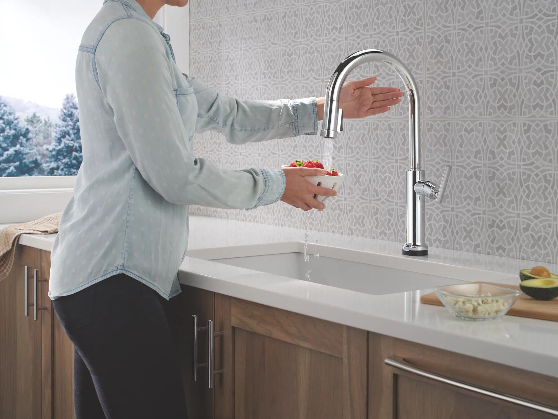 Touch2O&reg; Technology Kitchen Faucet with Touchless Technology