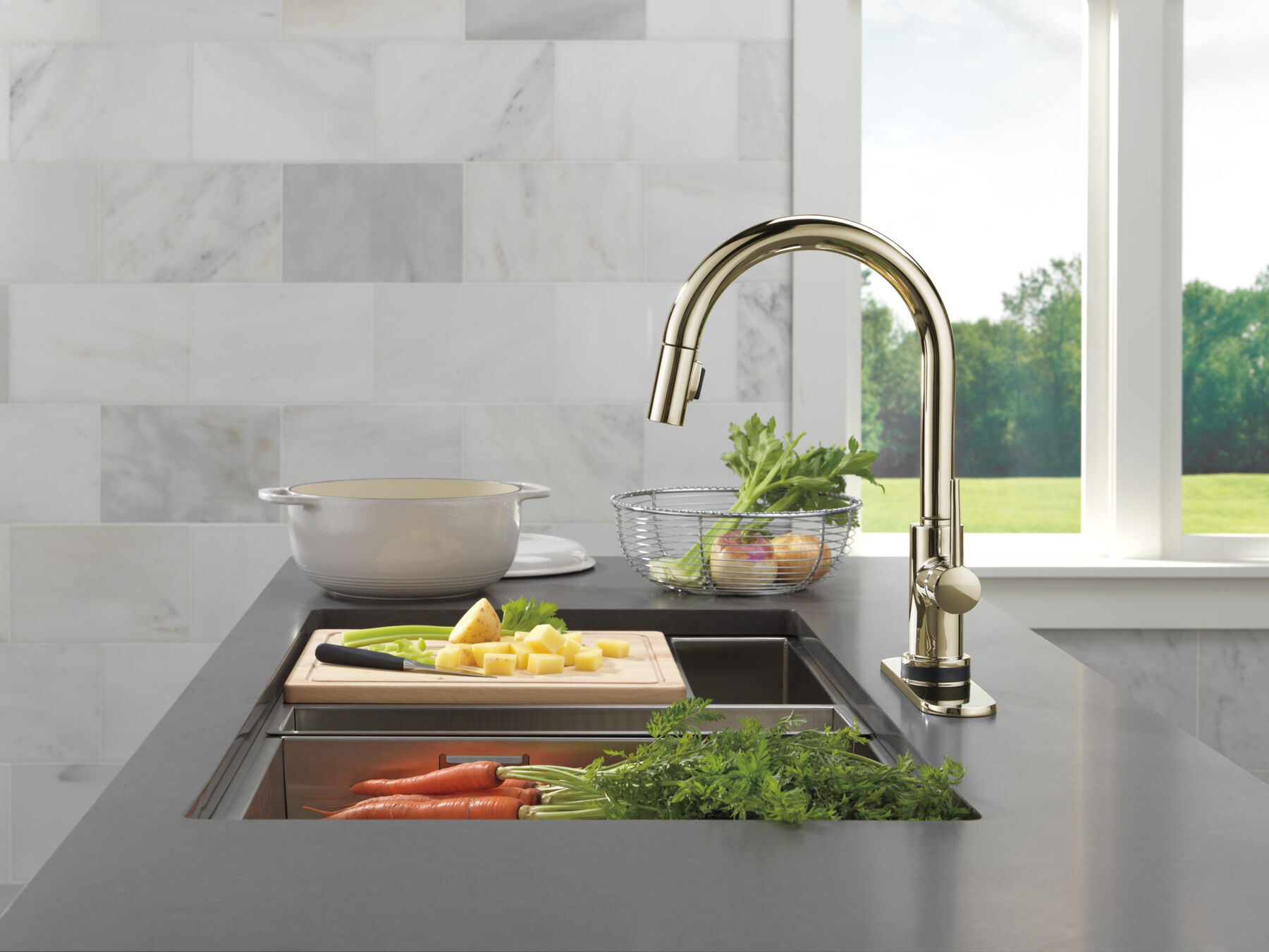 Touch<sub>2</sub>O&reg; Technology Kitchen Faucet with Touchless Technology