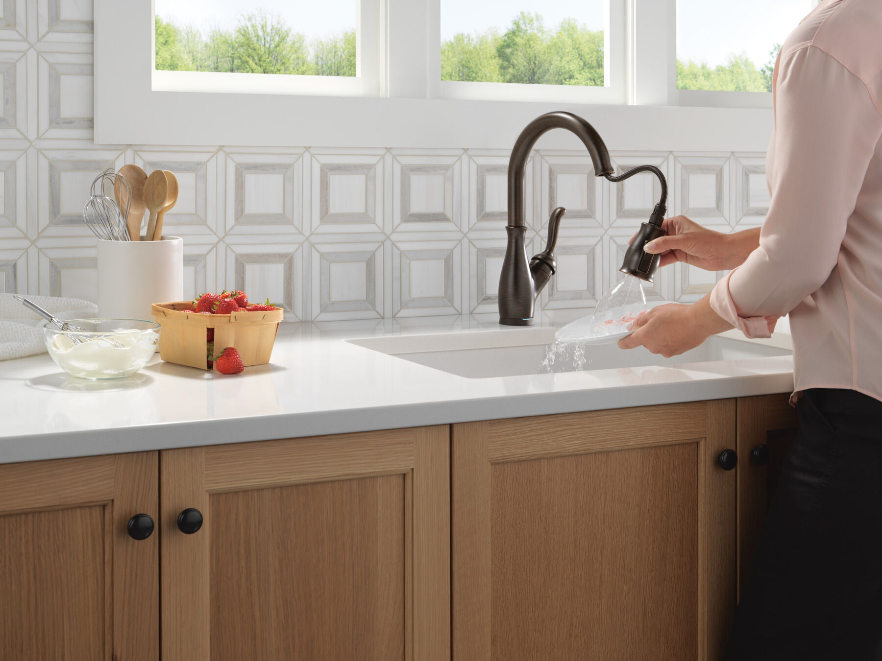 Touch<sub>2</sub>O&reg; Technology Kitchen Faucet with Touchless Technology
