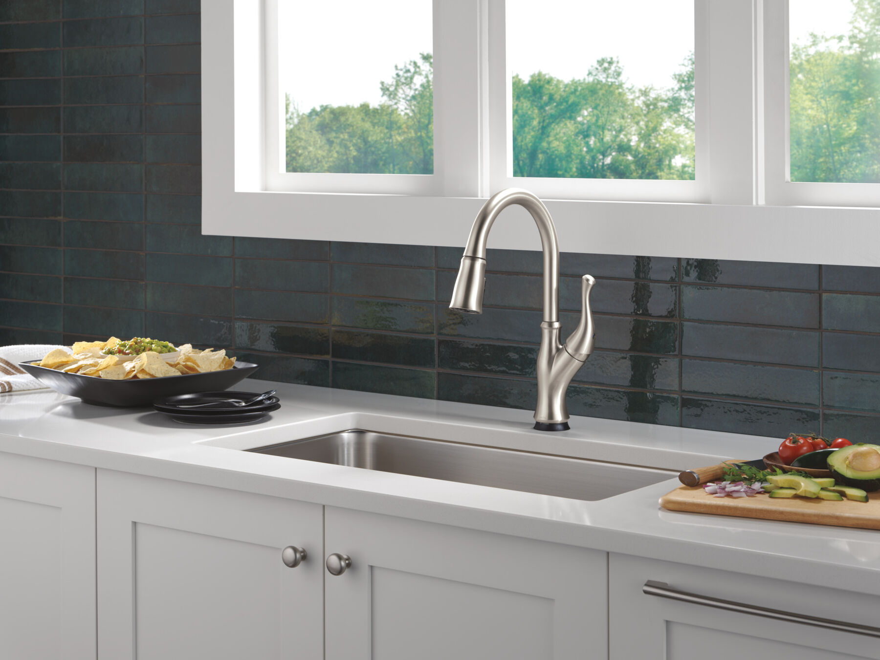 Touch<sub>2</sub>O&reg; Technology Kitchen Faucet with Touchless Technology