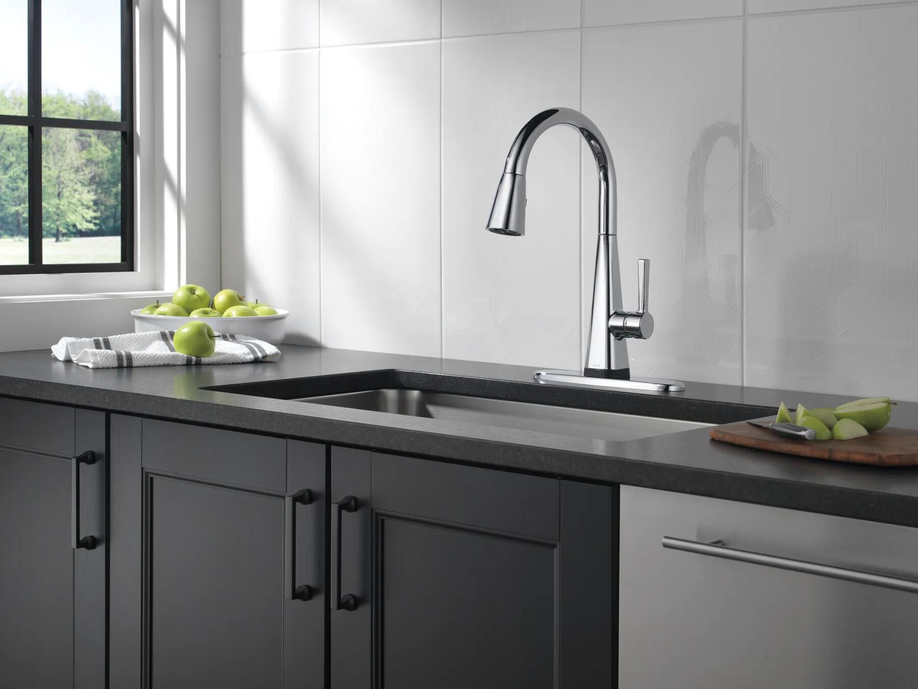 Touch2O Pull-Down Kitchen with Soap Disp Bundle