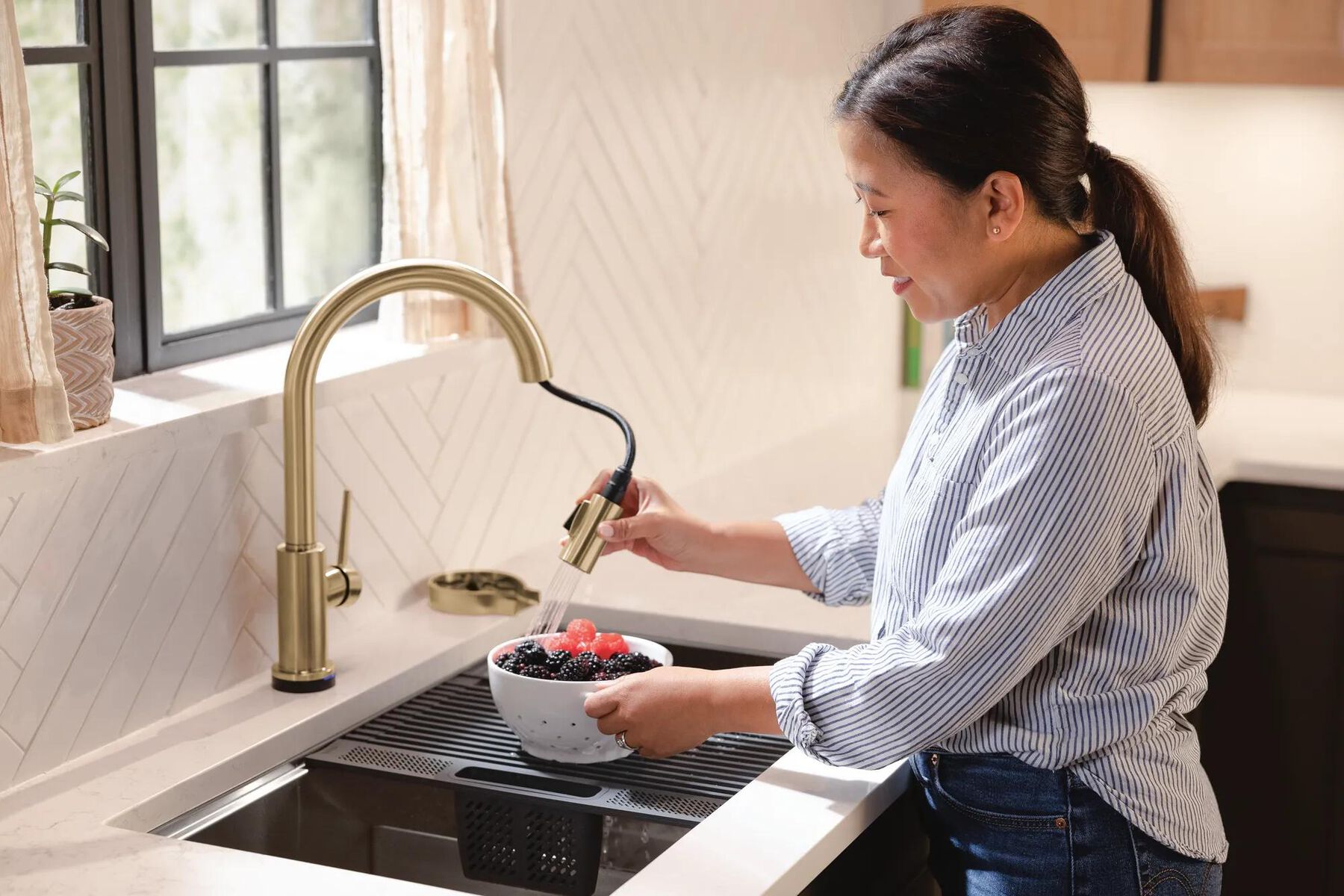 VoiceIQ&reg; Kitchen Faucet with Touch<sub>2</sub>O&reg; Technology with Touchless Technology