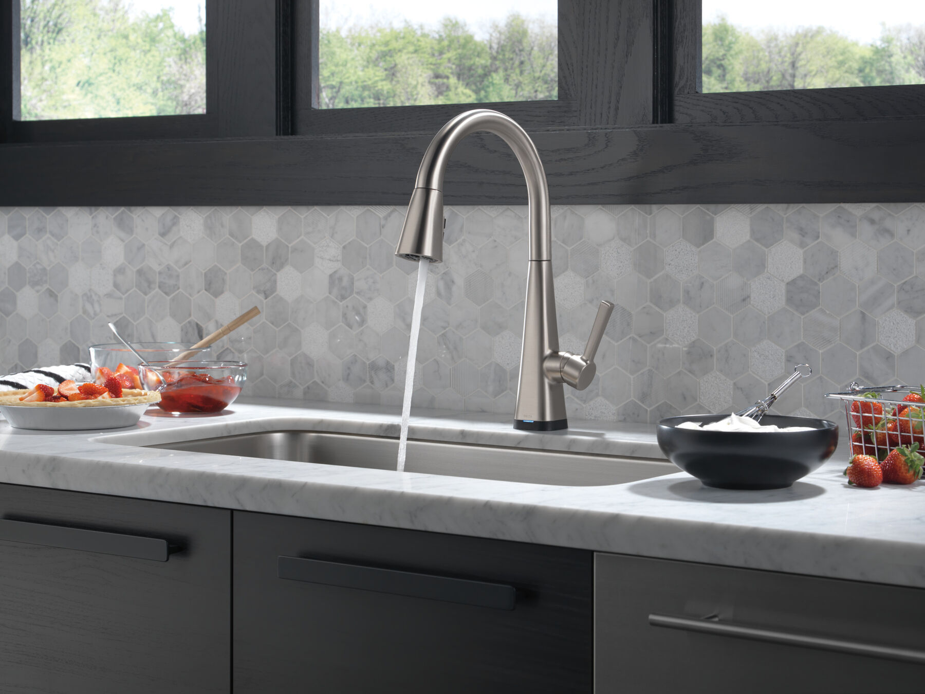 Single-Handle Pull-Down Kitchen Faucet with Touch<sub>2</sub>O&reg; Technology