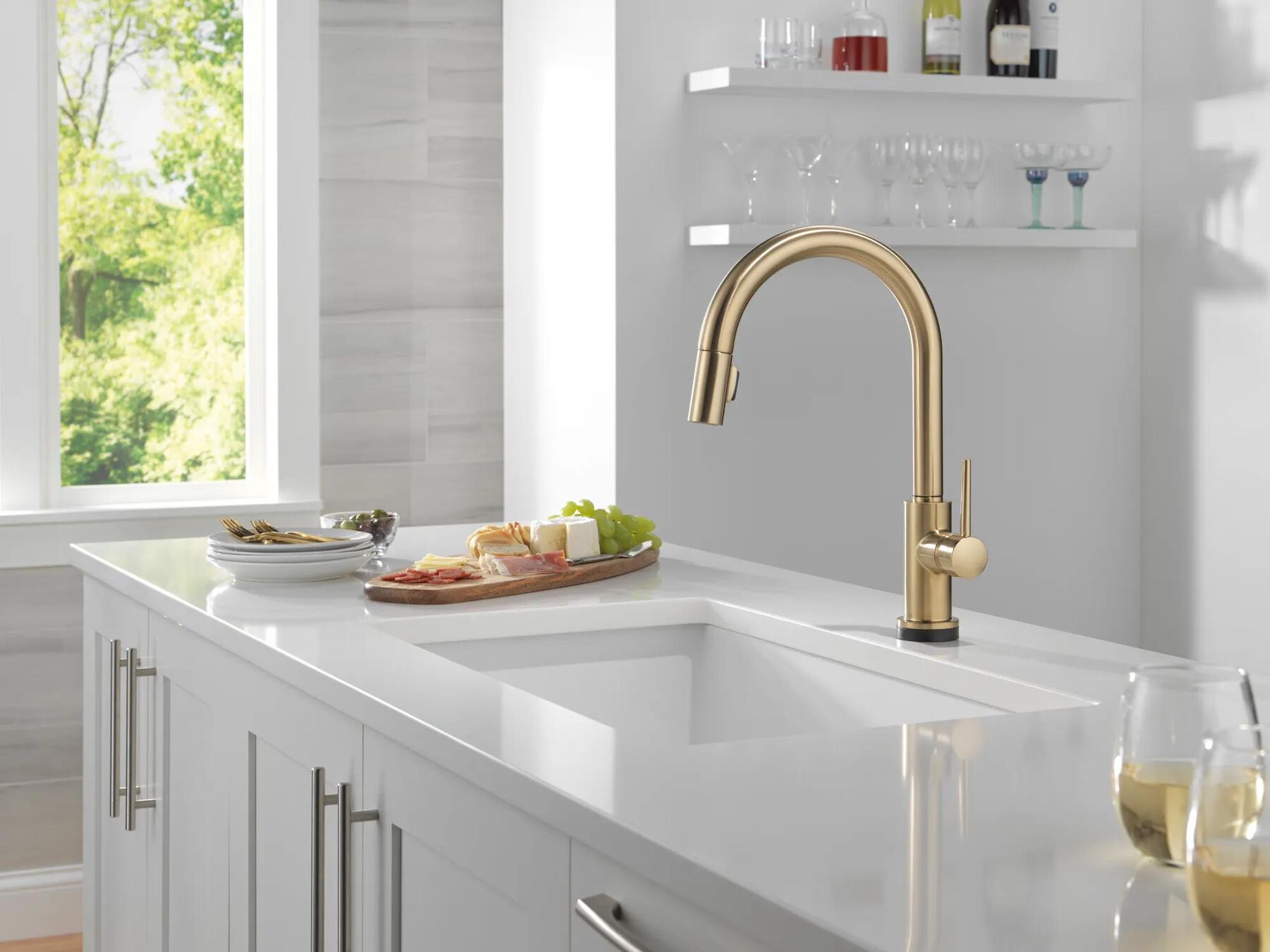 Touch<sub>2</sub>O&reg; Technology Kitchen Faucet with Touchless Technology