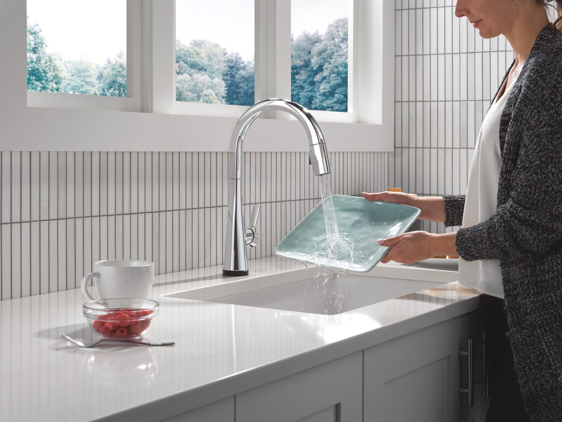 Touch<sub>2</sub>O&reg; Technology Kitchen Faucet with Touchless Technology