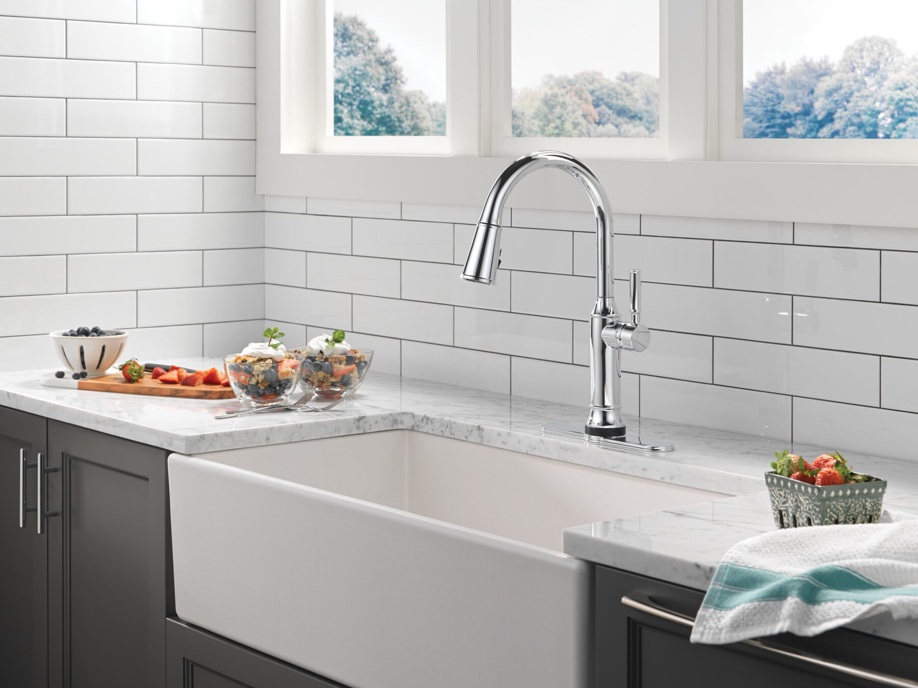 Touch<sub>2</sub>O&reg; Technology Kitchen Faucet with Touchless Technology
