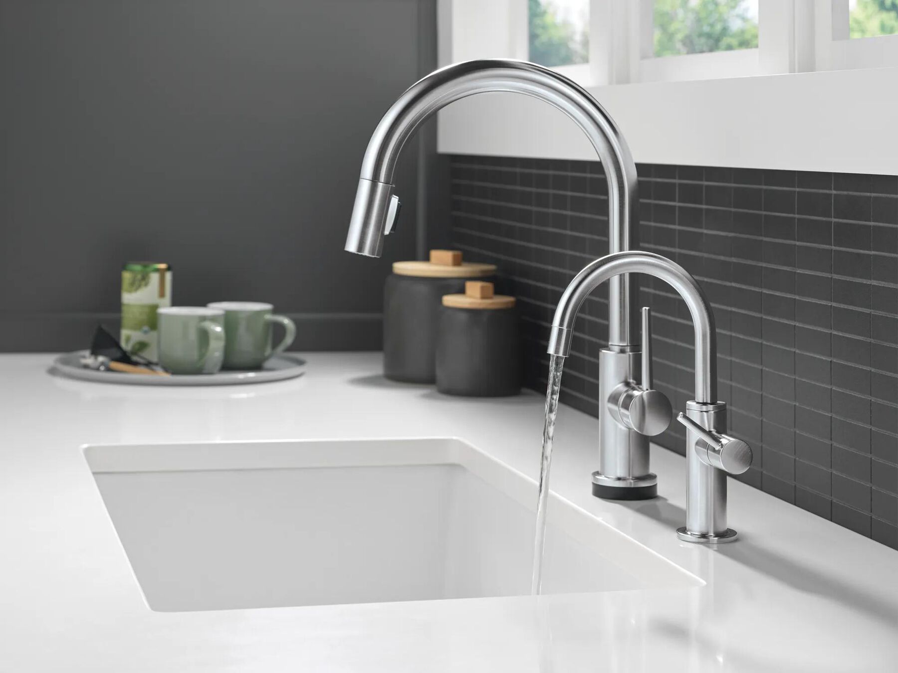 Touch<sub>2</sub>O&reg; Technology Kitchen Faucet with Touchless Technology