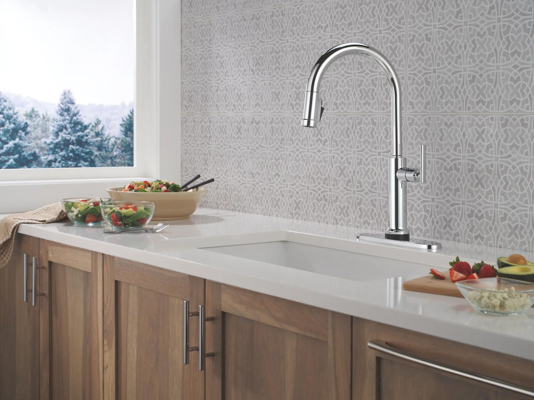 Touch2O&reg; Technology Kitchen Faucet with Touchless Technology