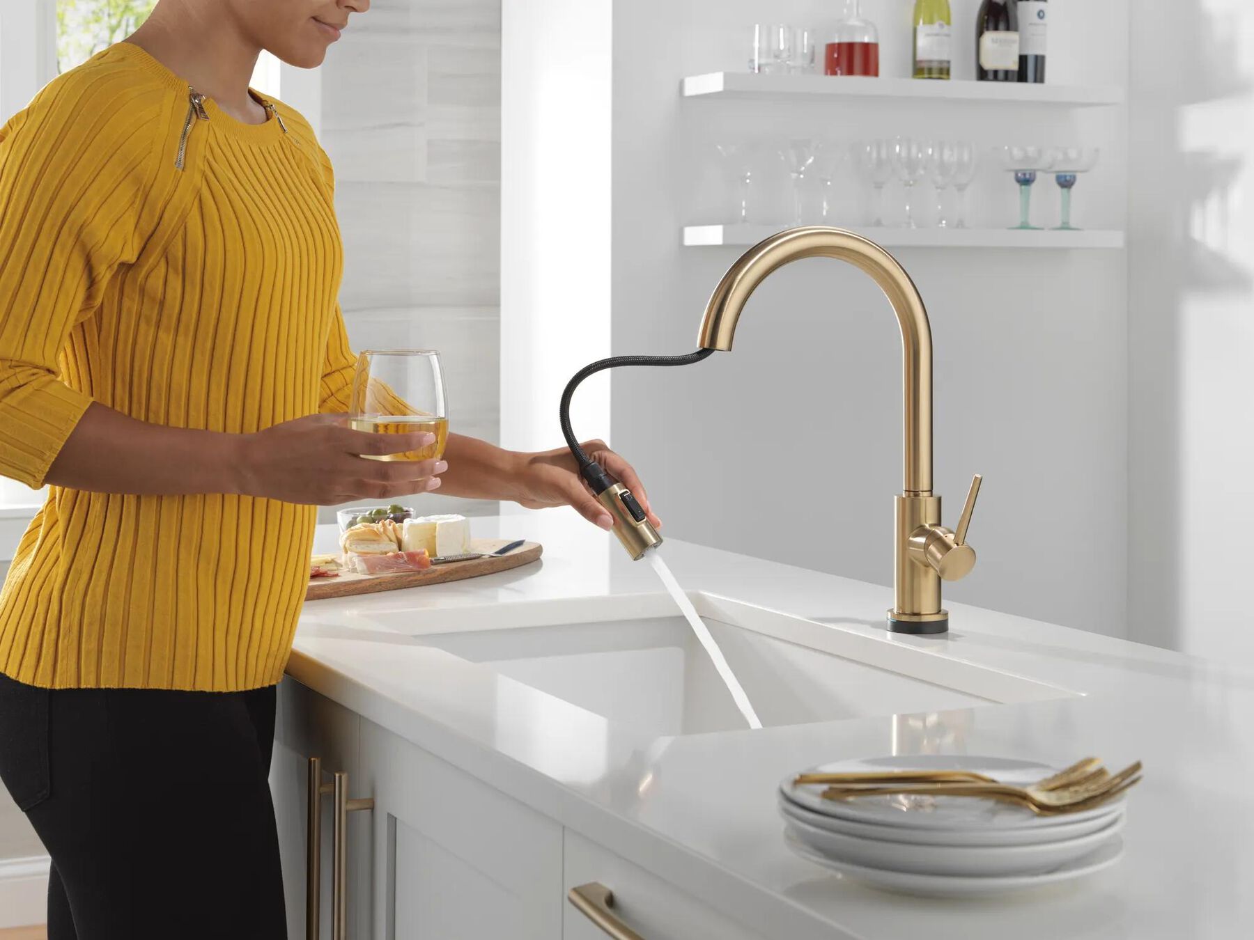 Touchless Pull-Down Kitchen Faucet w/Voic (Recertified)