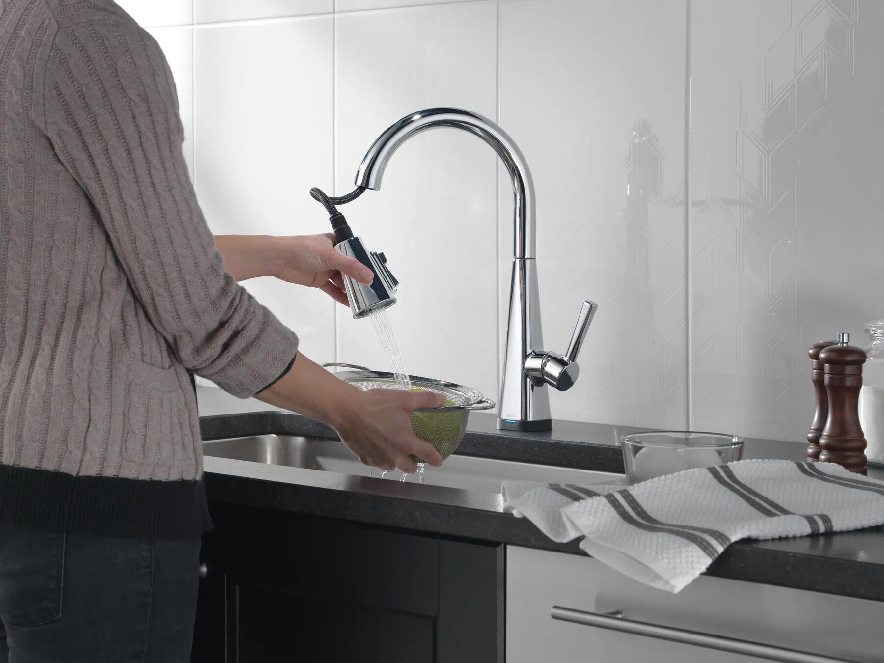 Touch2O Pull-Down Kitchen with Soap Disp Bundle