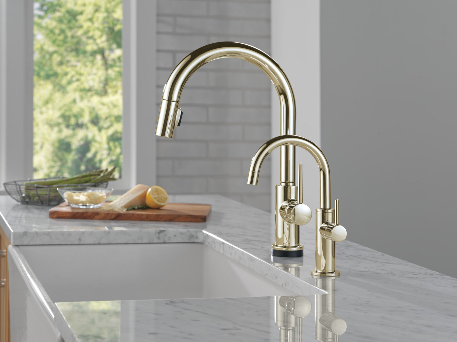 Touch<sub>2</sub>O&reg; Technology Kitchen Faucet with Touchless Technology