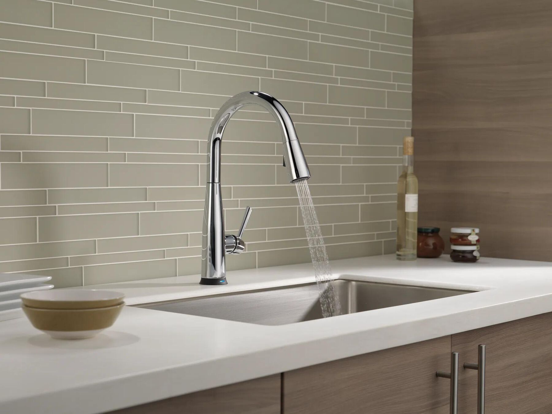 Single Handle Pull-Down Kitchen Faucet with Touch<sub>2</sub>O&reg; Technology