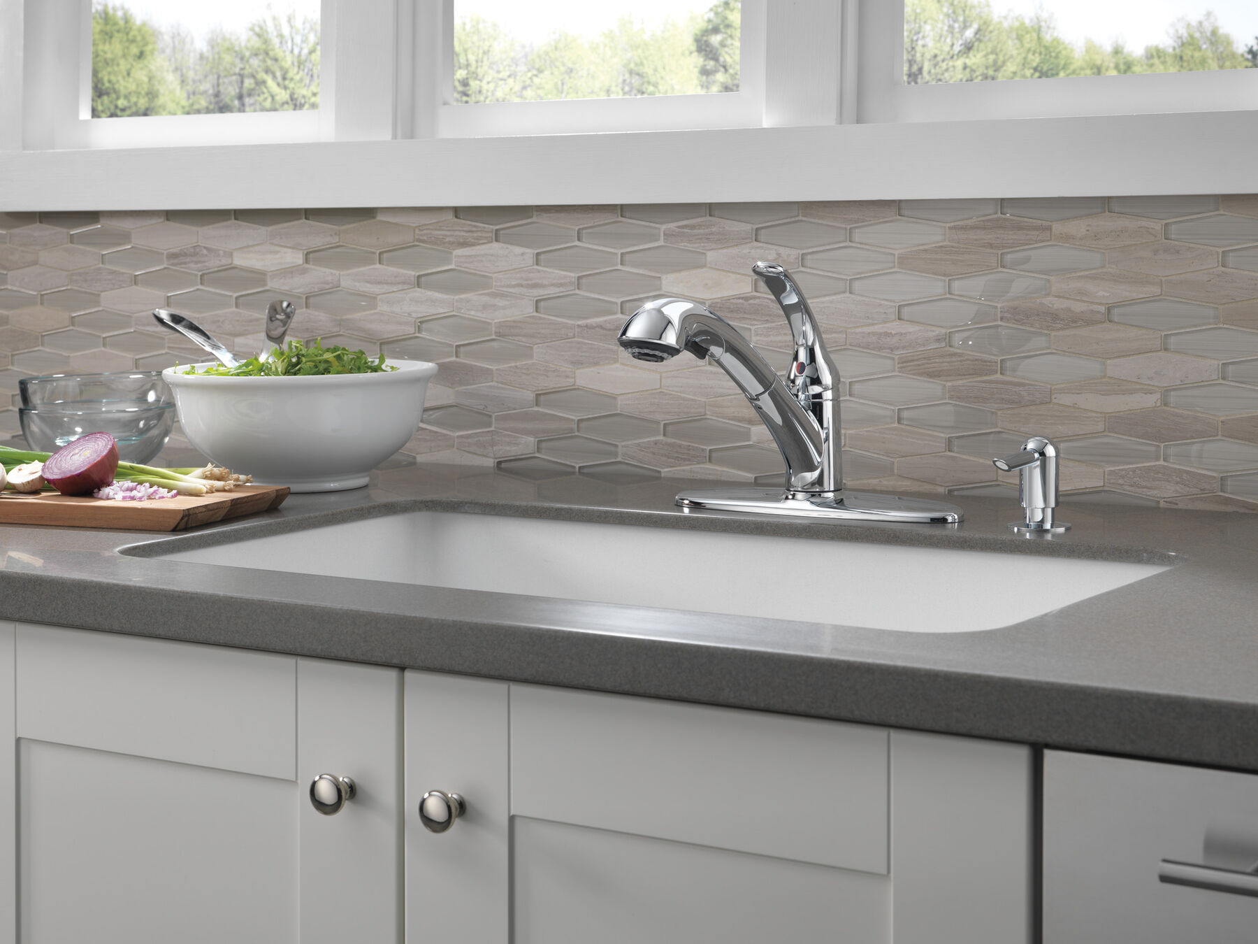 Single Handle Pull-Out Kitchen Faucet with Soap Dispenser