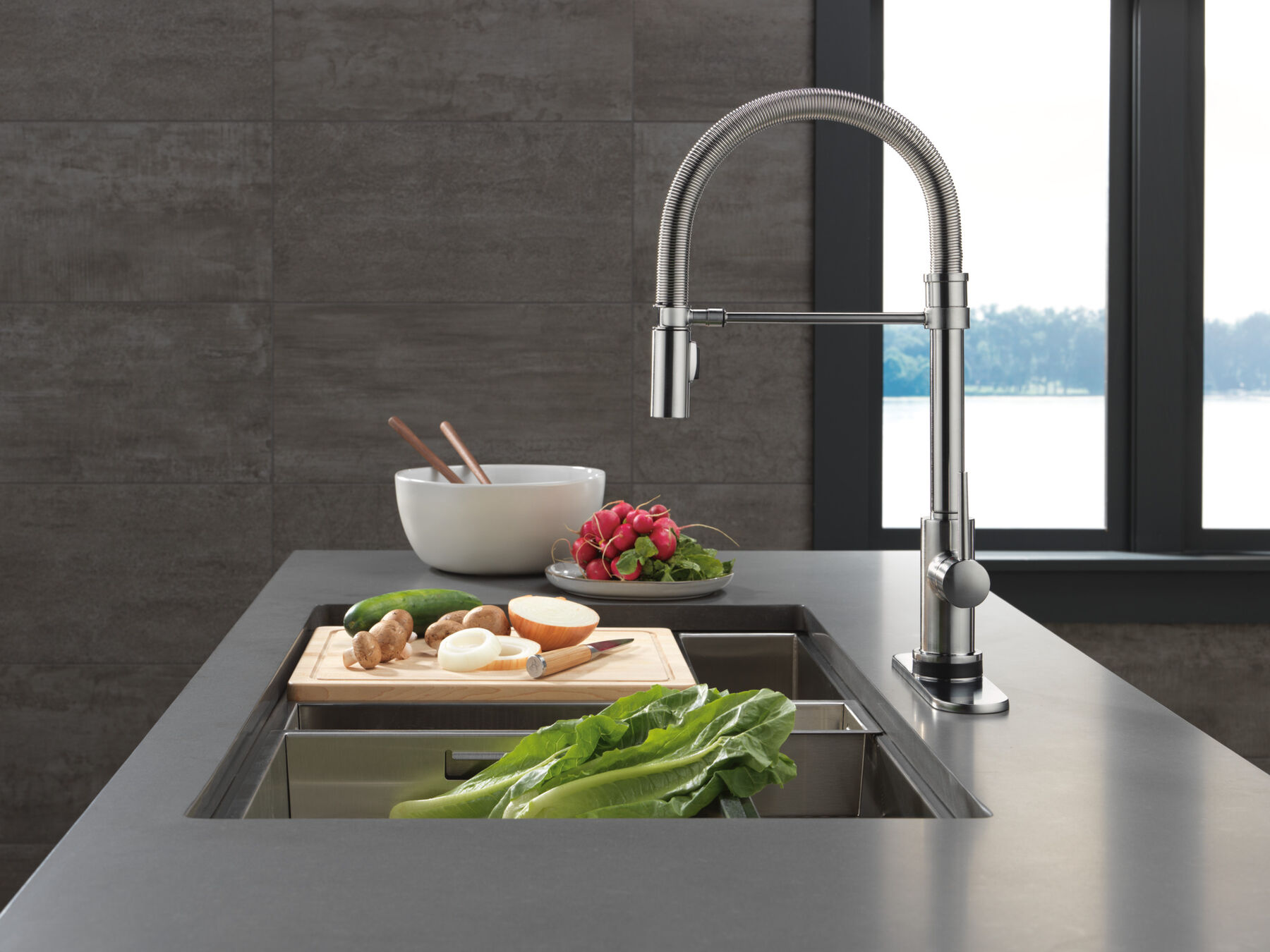 Touch<sub>2</sub>O&reg; Technology Kitchen Faucet with Touchless Technology