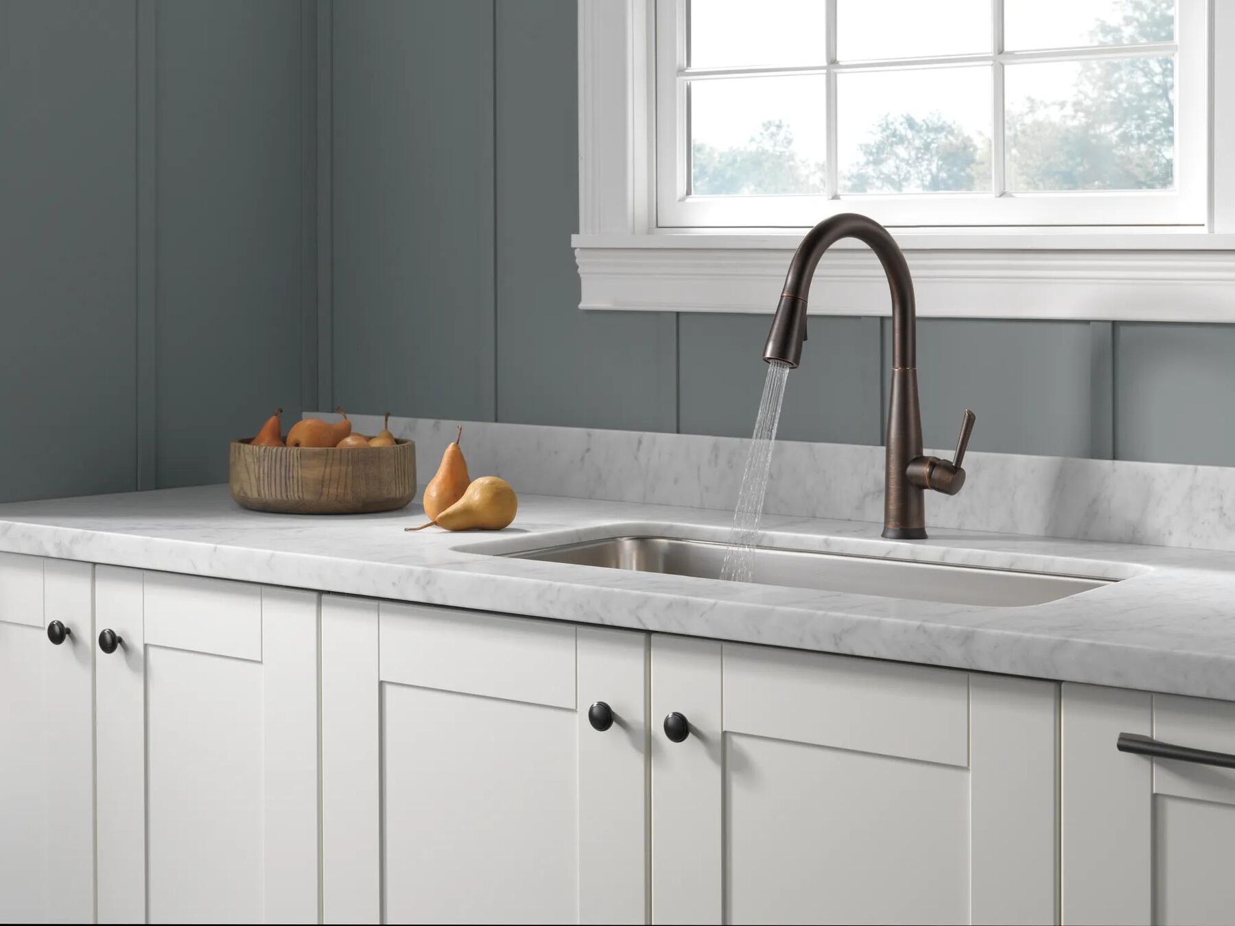 Single Handle Pull-Down Kitchen Faucet with Touch<sub>2</sub>O&reg; Technology