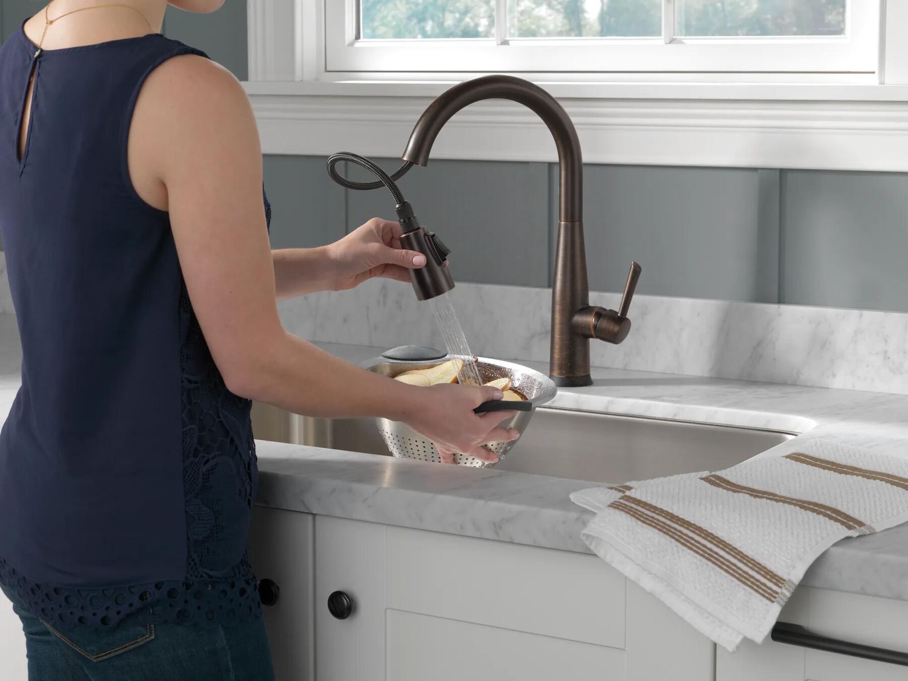 Single Handle Pull-Down Kitchen Faucet with Touch<sub>2</sub>O&reg; Technology