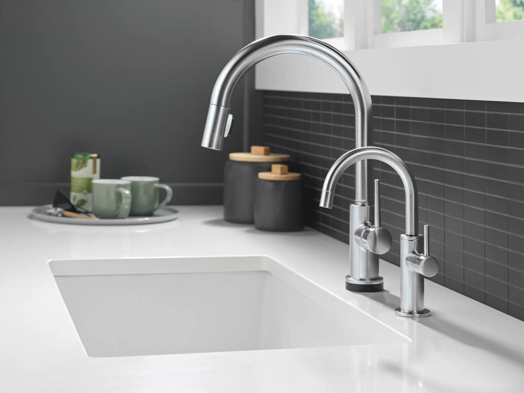 Touch<sub>2</sub>O&reg; Technology Kitchen Faucet with Touchless Technology