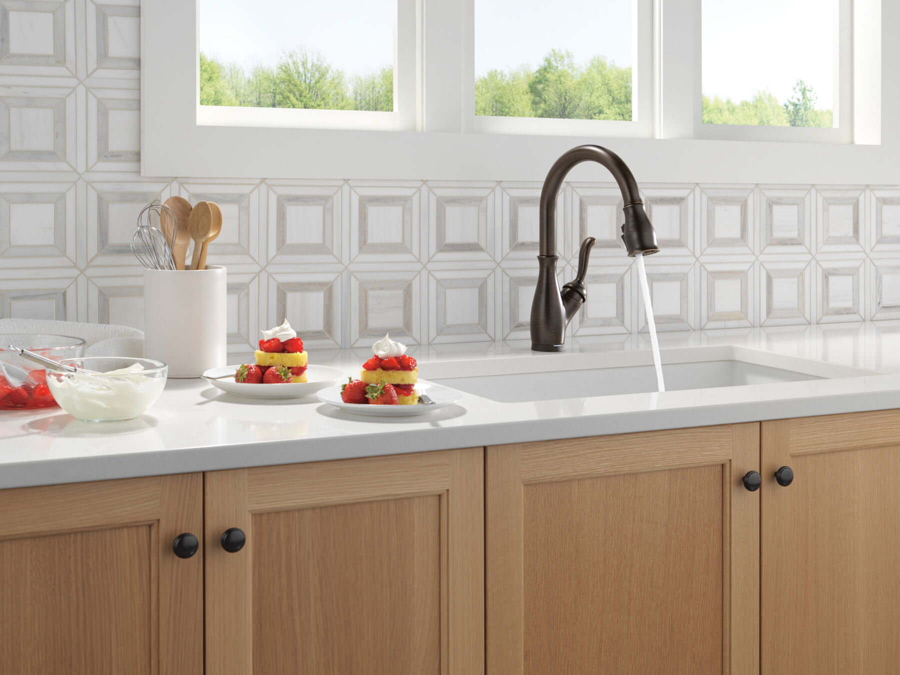 Touch2O&reg; with Touchless&trade; Pull-Down Kitchen with Soap Disp Bundle