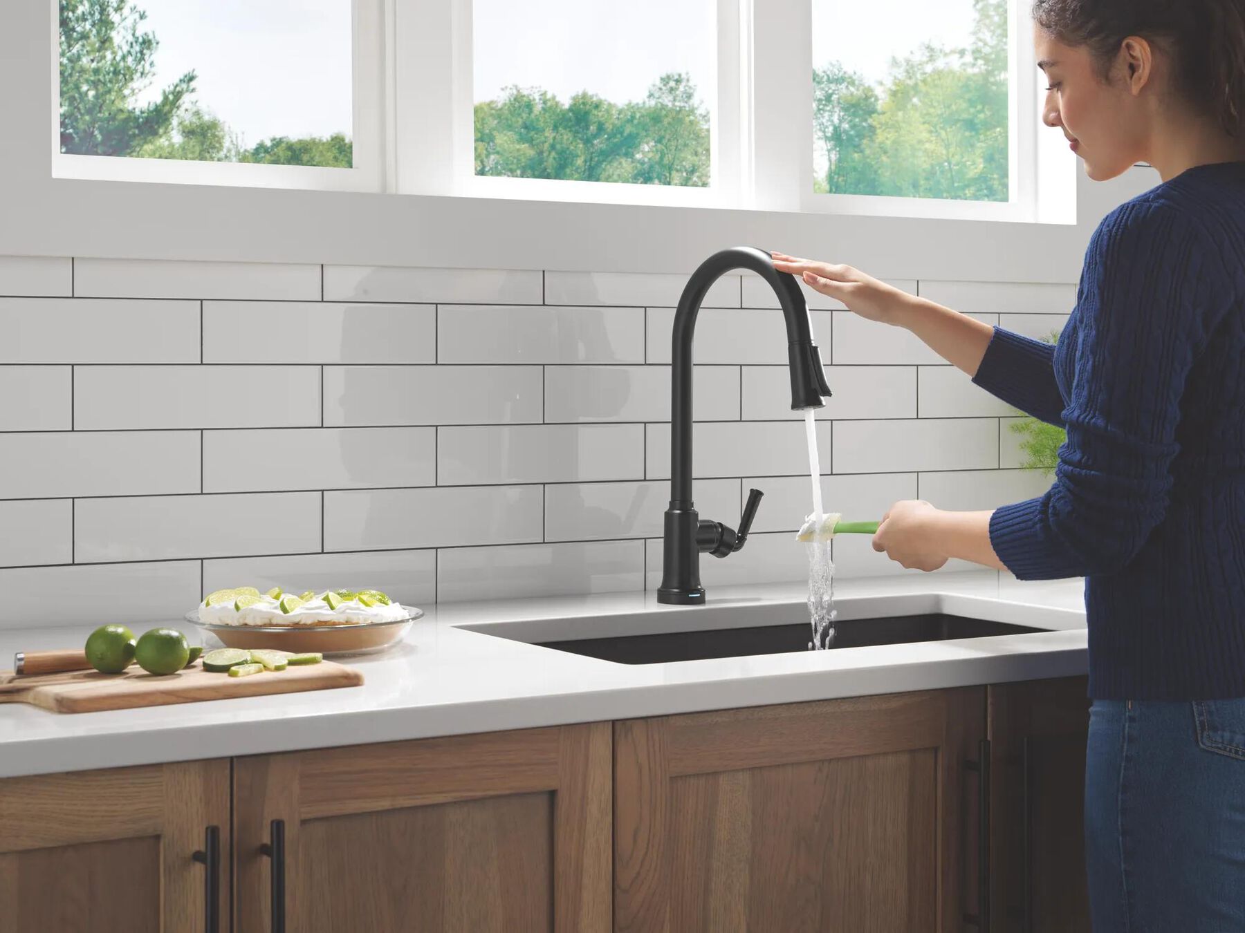 Single Handle Kitchen Pull-Down Faucet With Touchless Technology